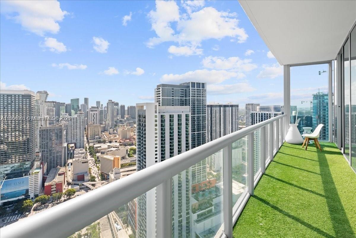 888 Biscayne Blvd # 4801