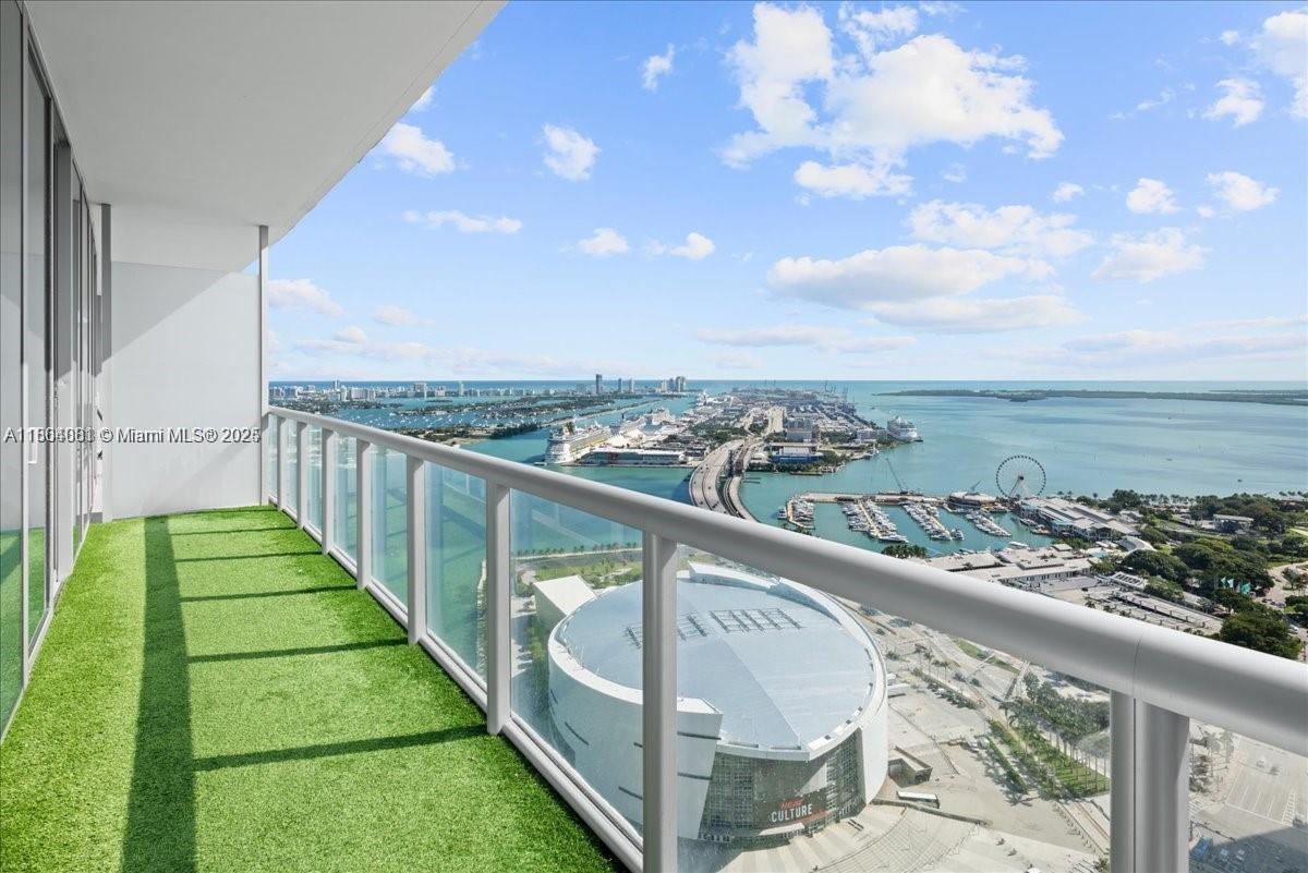 888 Biscayne Blvd # 4801