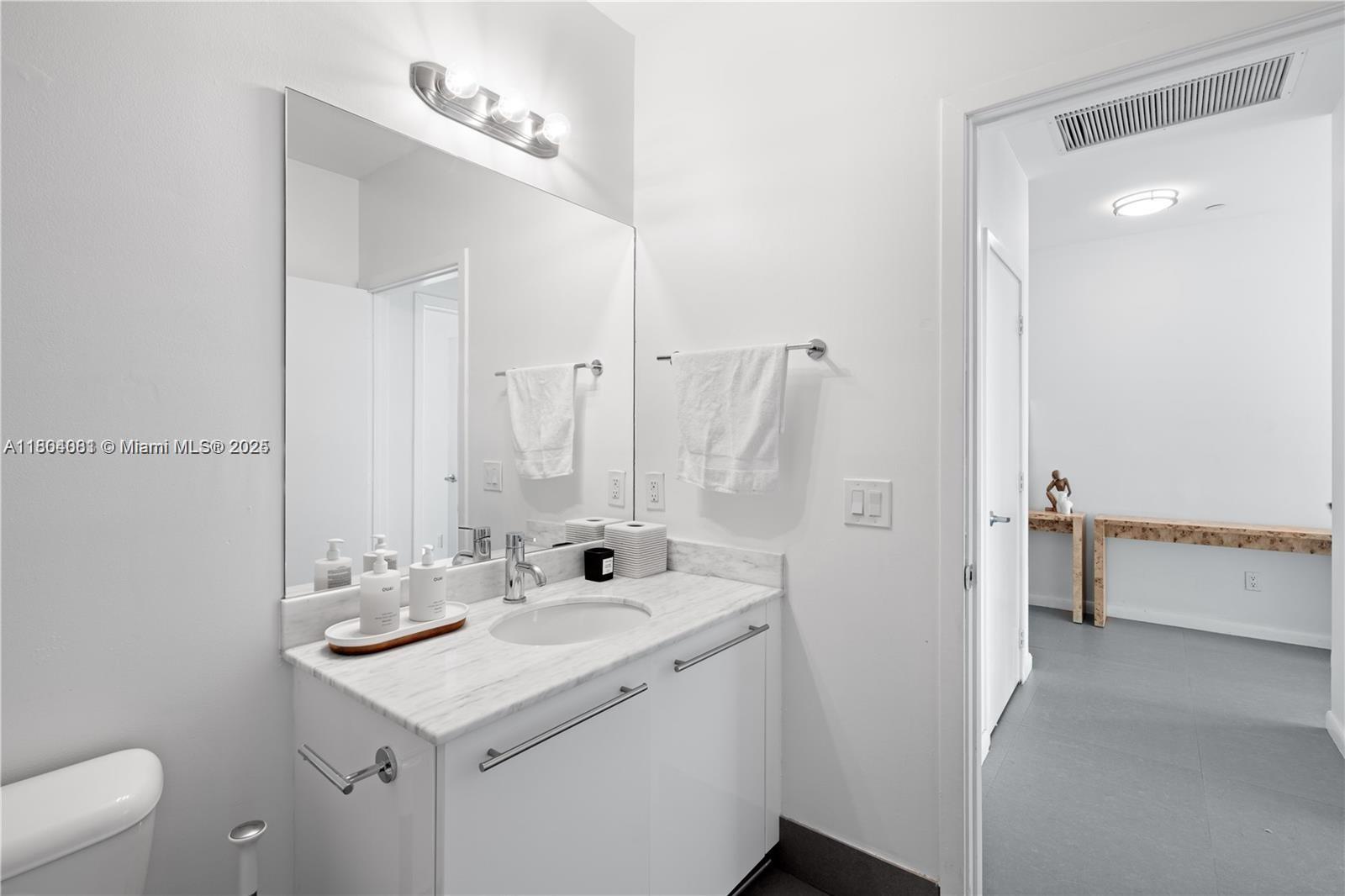 888 Biscayne Blvd # 4801