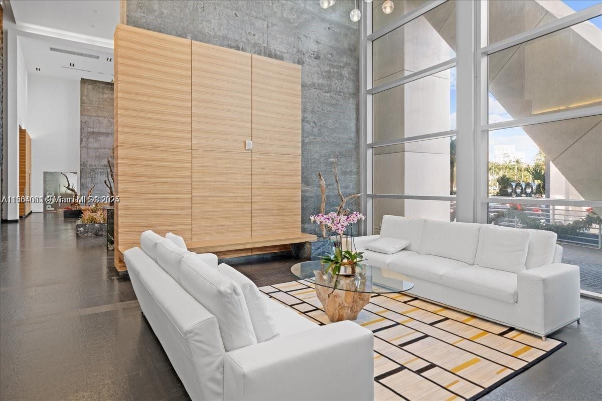 888 Biscayne Blvd # 4801