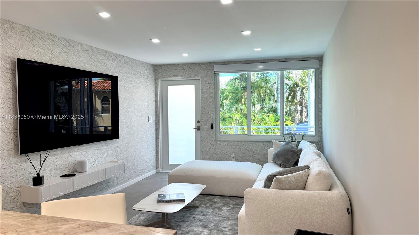 405 N Hibiscus Dr # 203