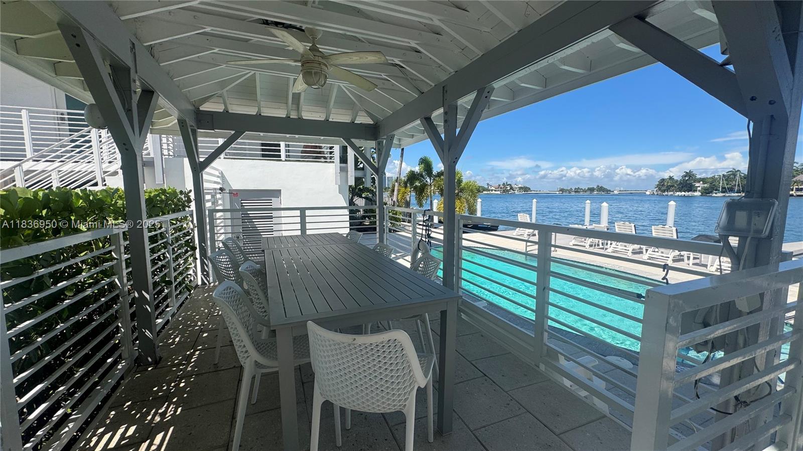 405 N Hibiscus Dr # 203