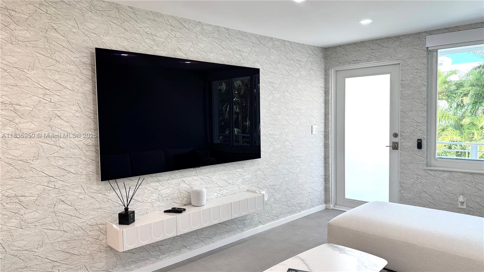 405 N Hibiscus Dr # 203