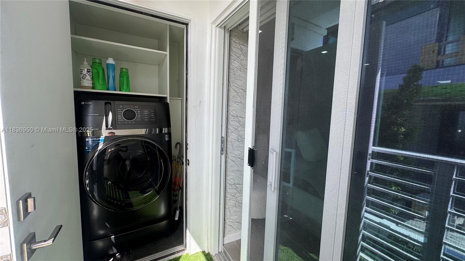 405 N Hibiscus Dr # 203