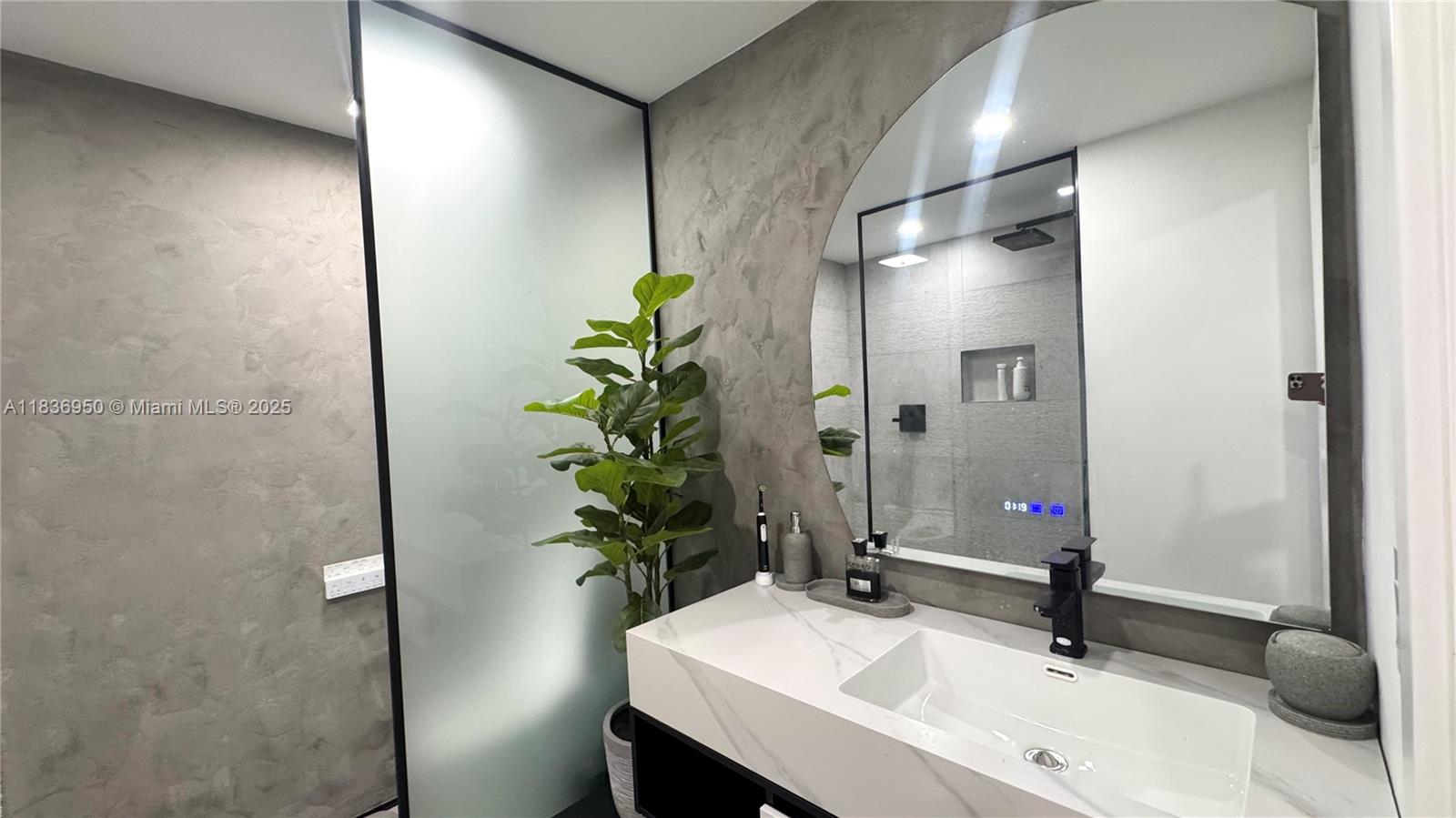 405 N Hibiscus Dr # 203