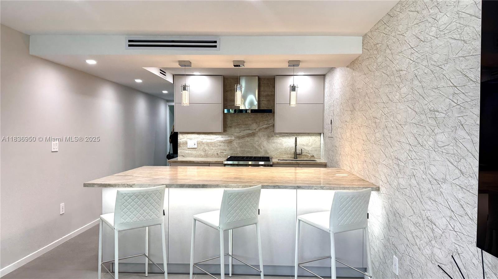 405 N Hibiscus Dr # 203