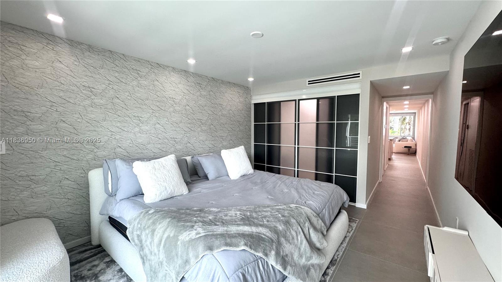 405 N Hibiscus Dr # 203