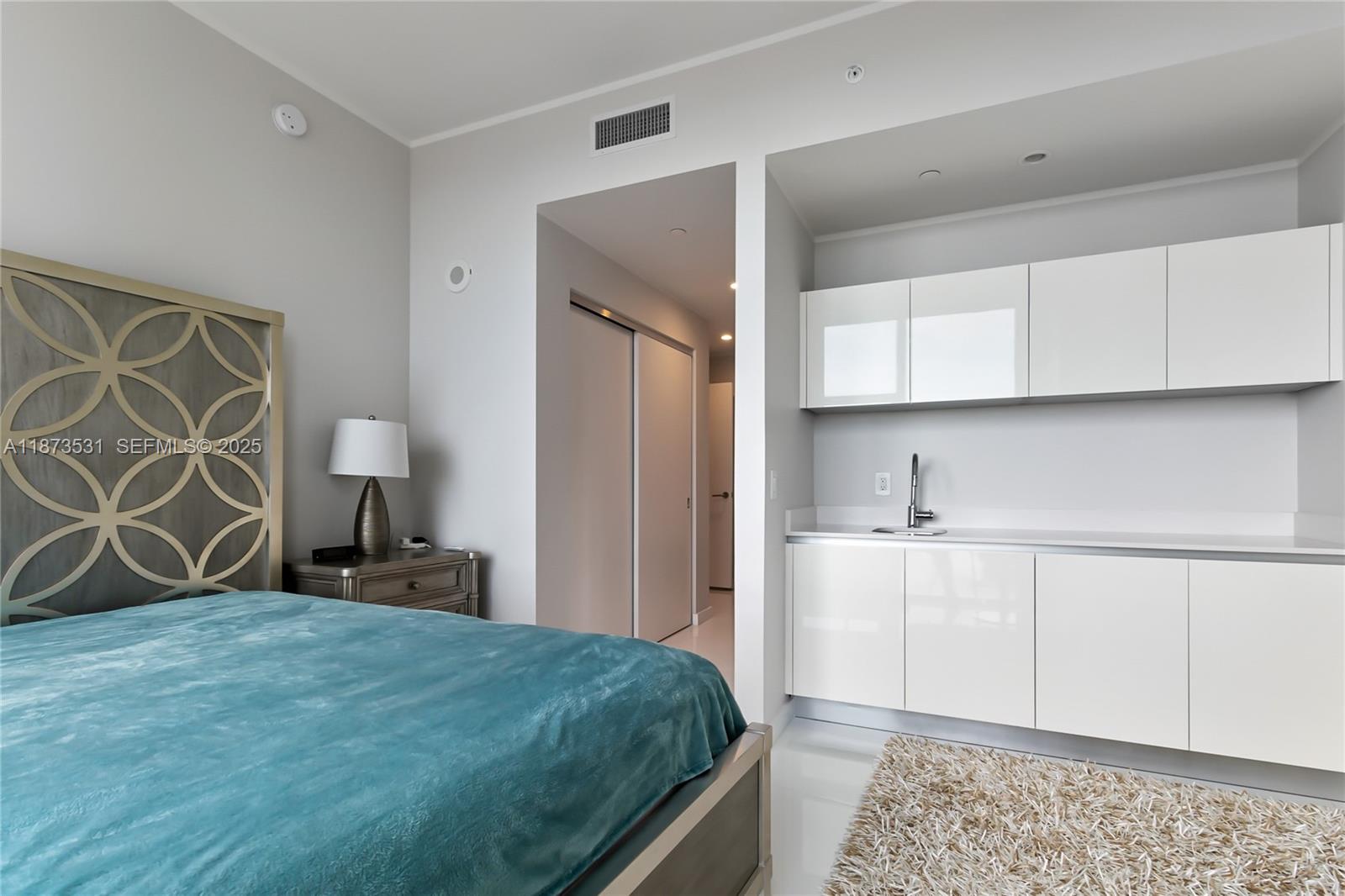 851 NE 1st Ave # 1611