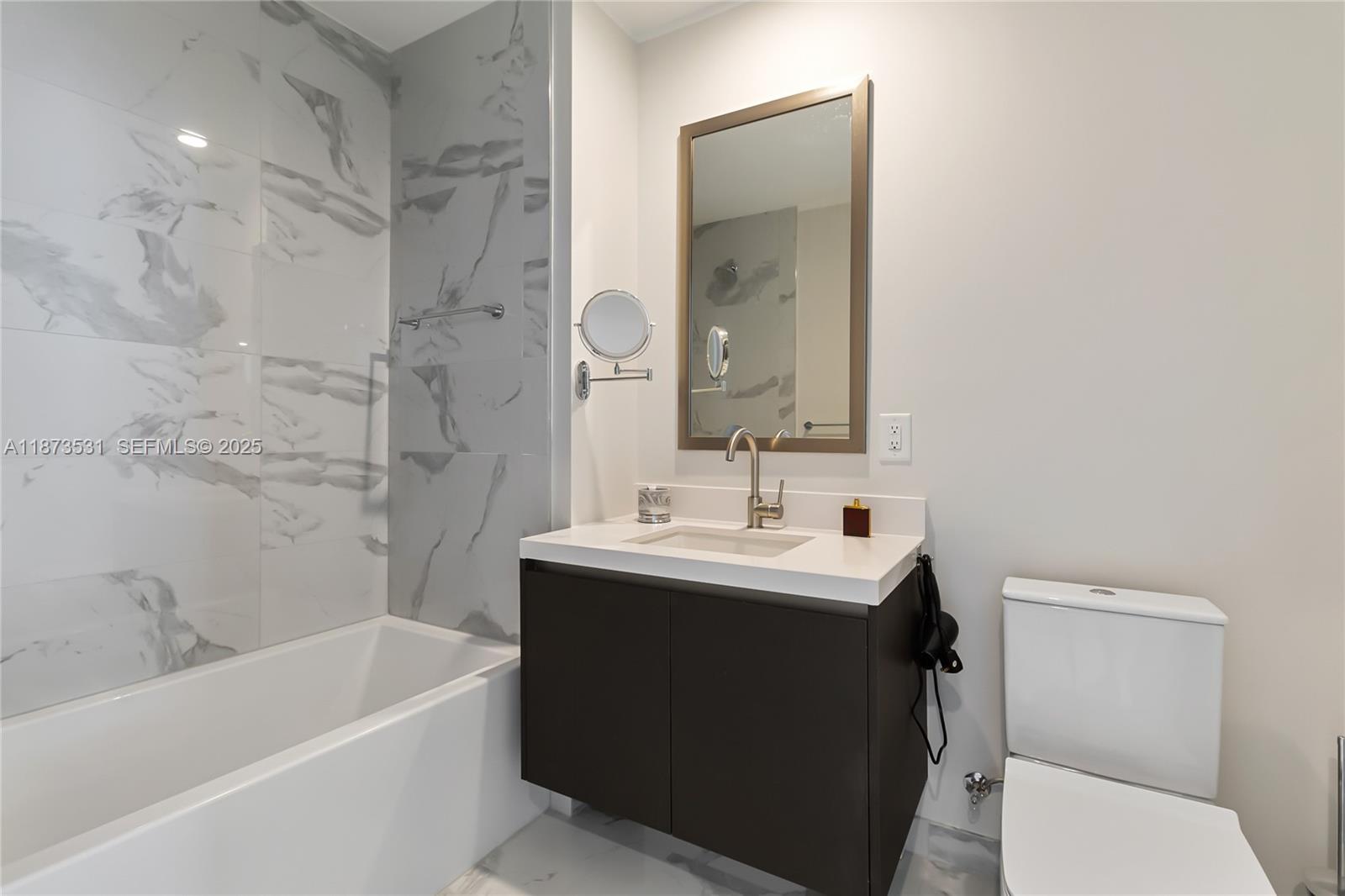 851 NE 1st Ave # 1611