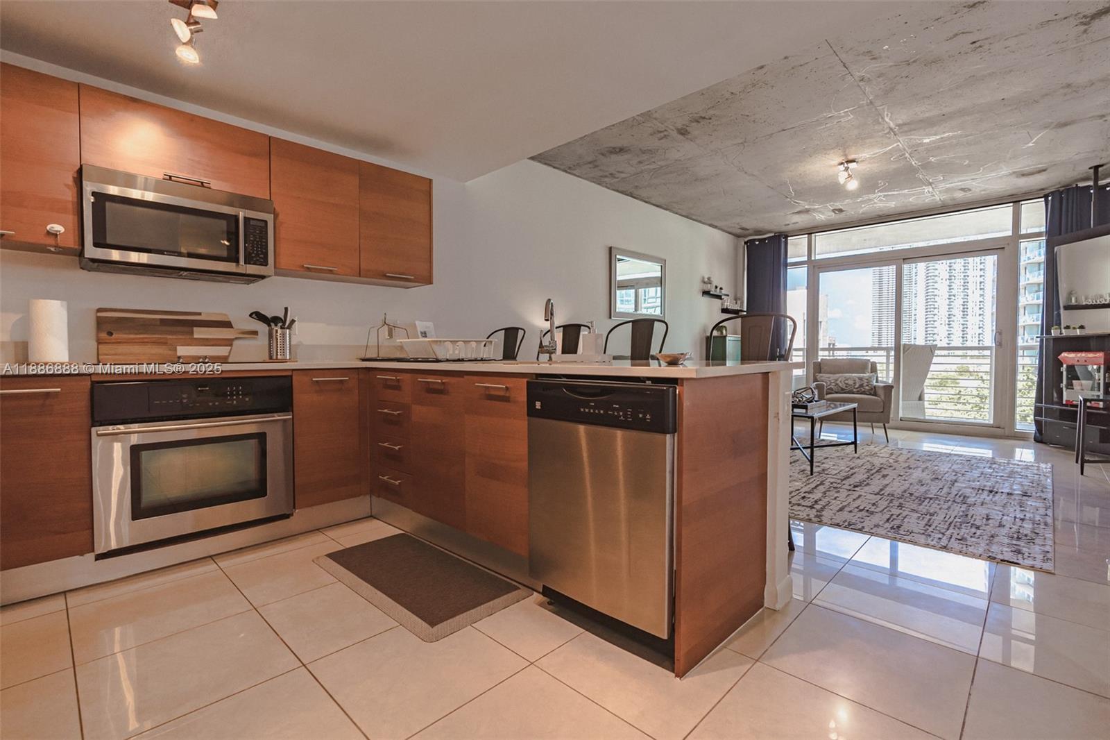 3250 NE 1st Ave # 719