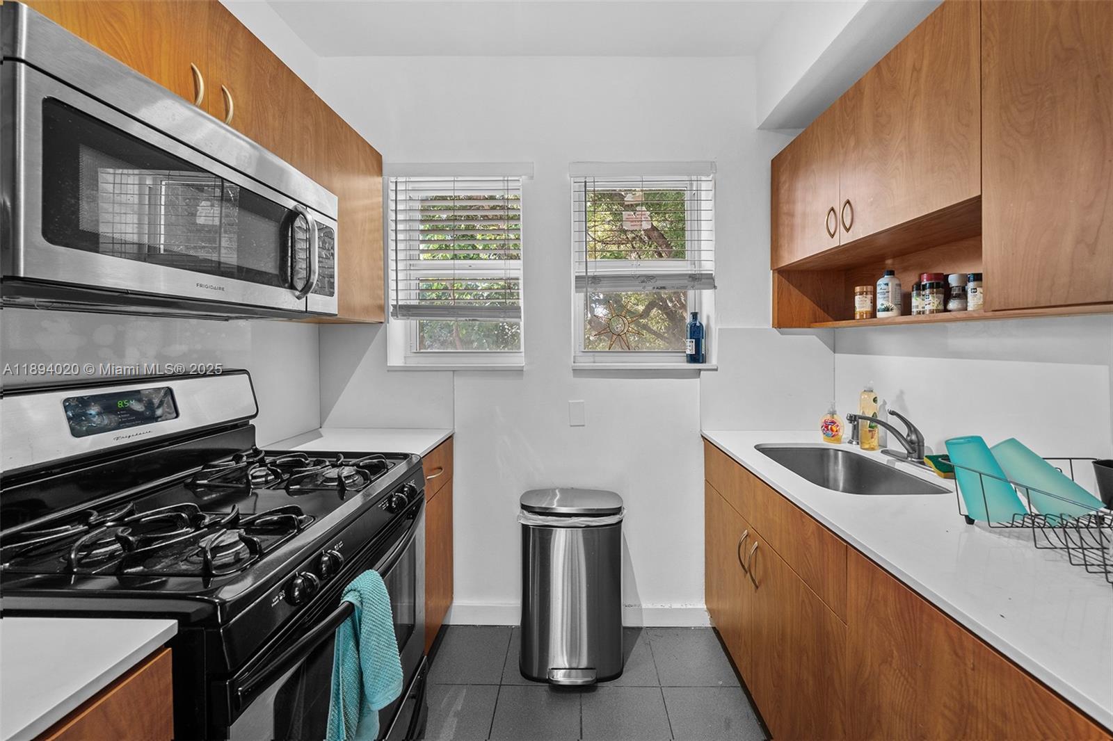 1515 West Ave # 12