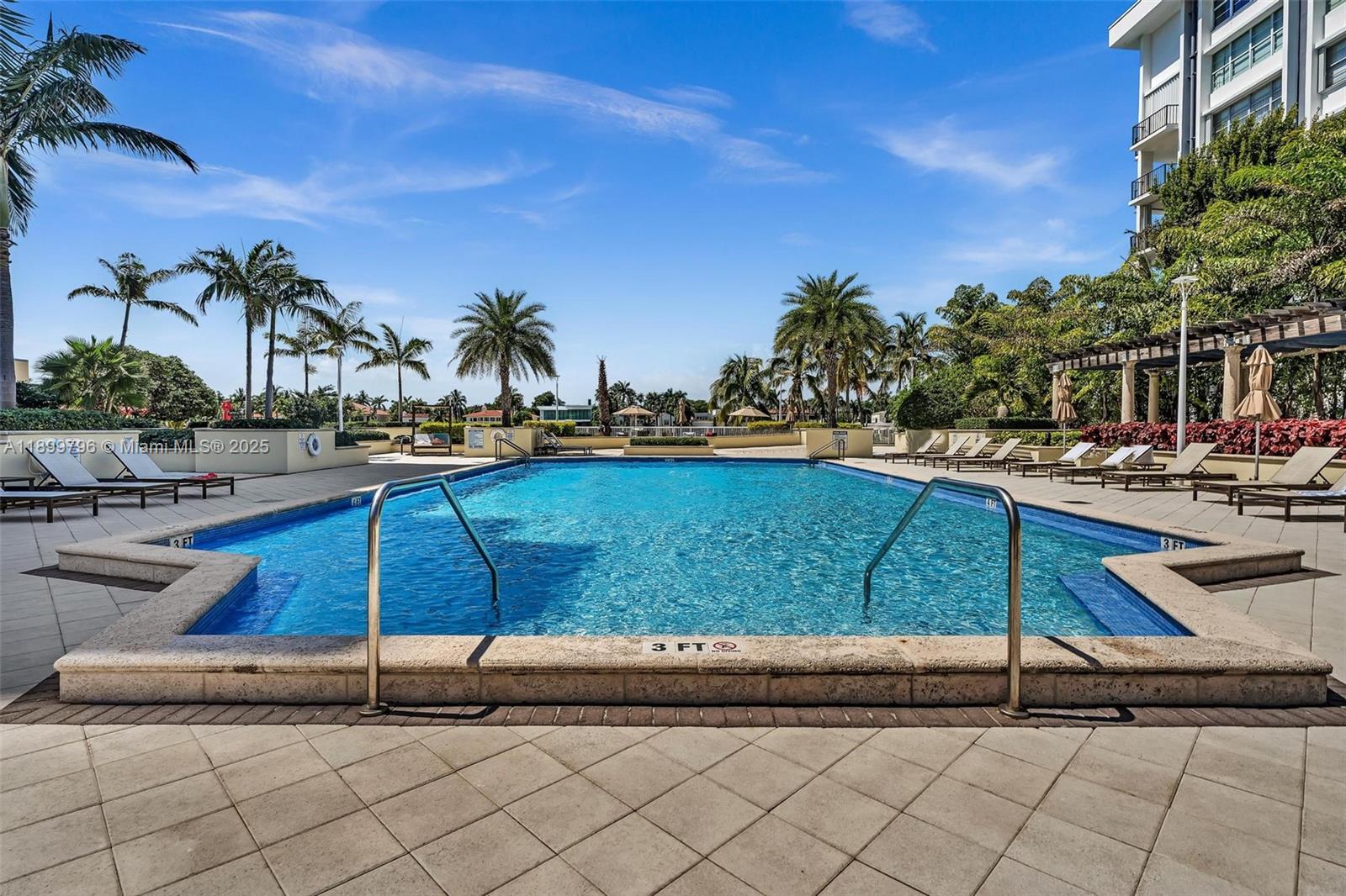 5600 Collins Ave # 10J