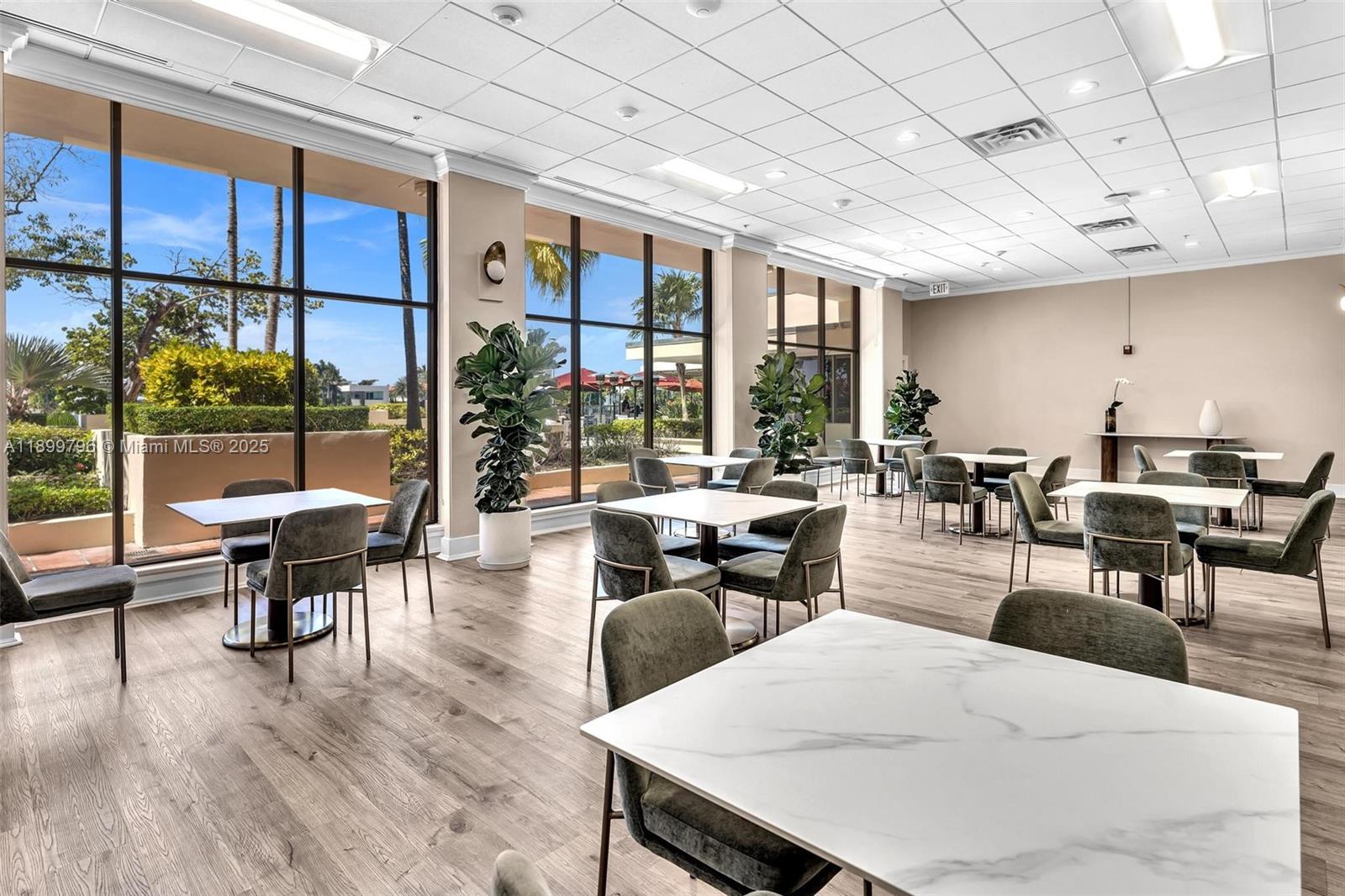 5600 Collins Ave # 10J