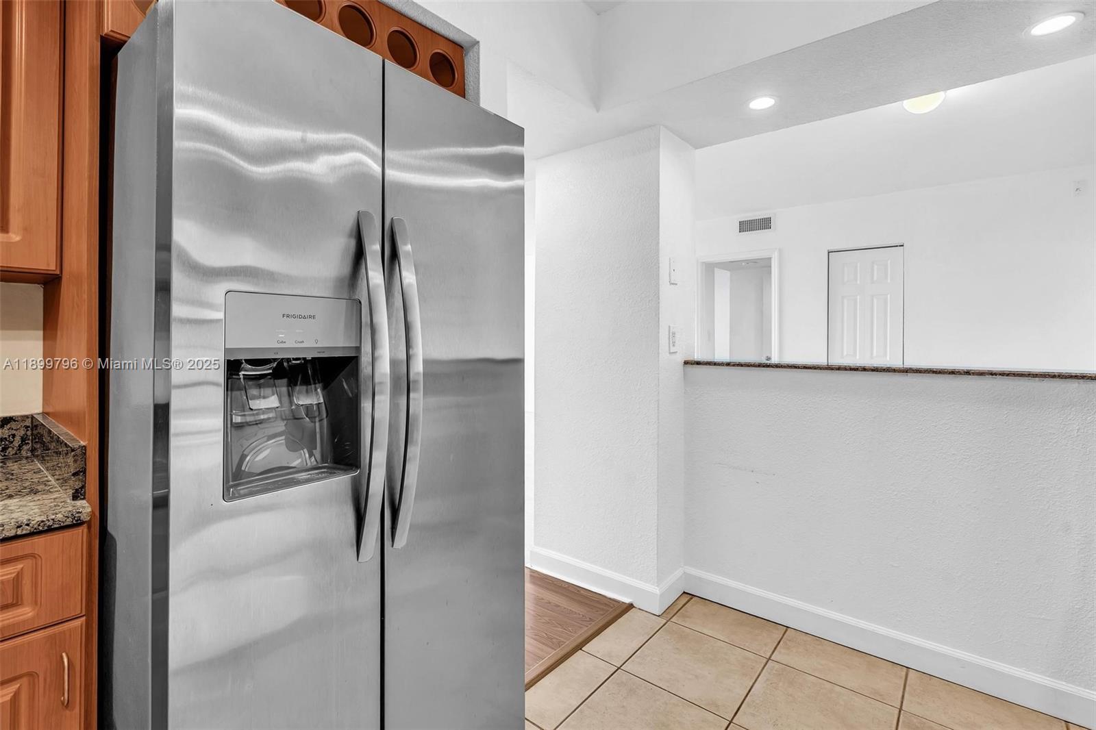 5600 Collins Ave # 10J