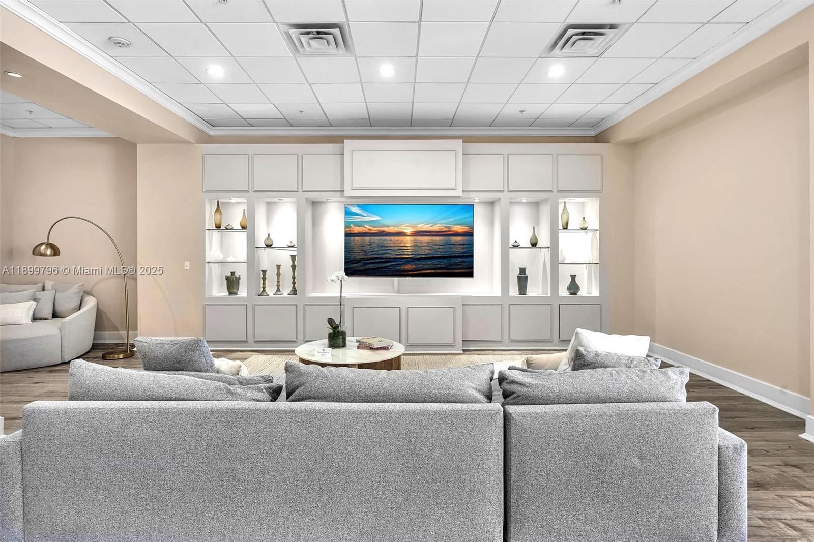 5600 Collins Ave # 10J