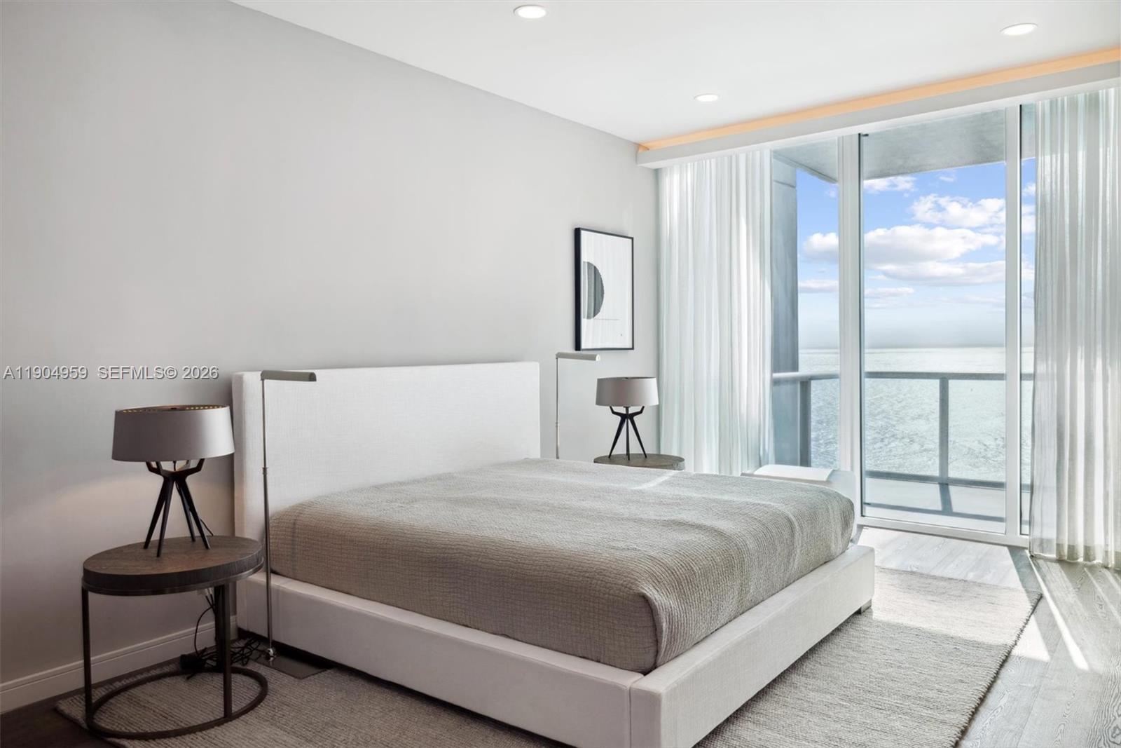 100 S Pointe Dr # 3203