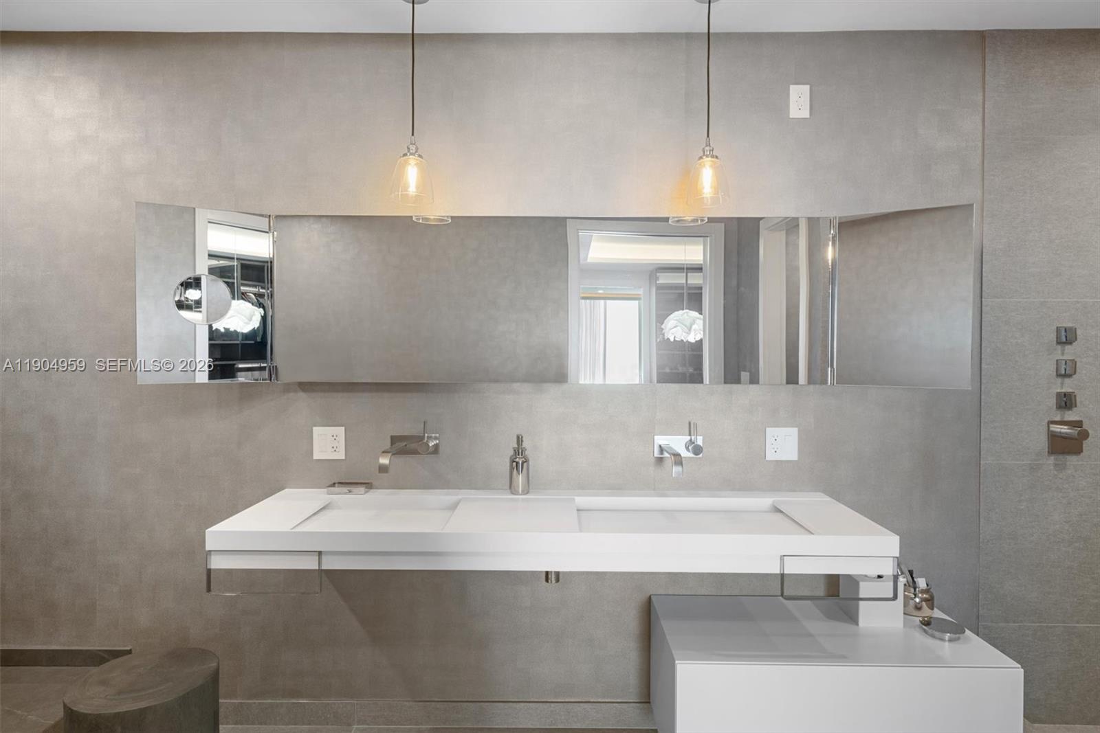 100 S Pointe Dr # 3203