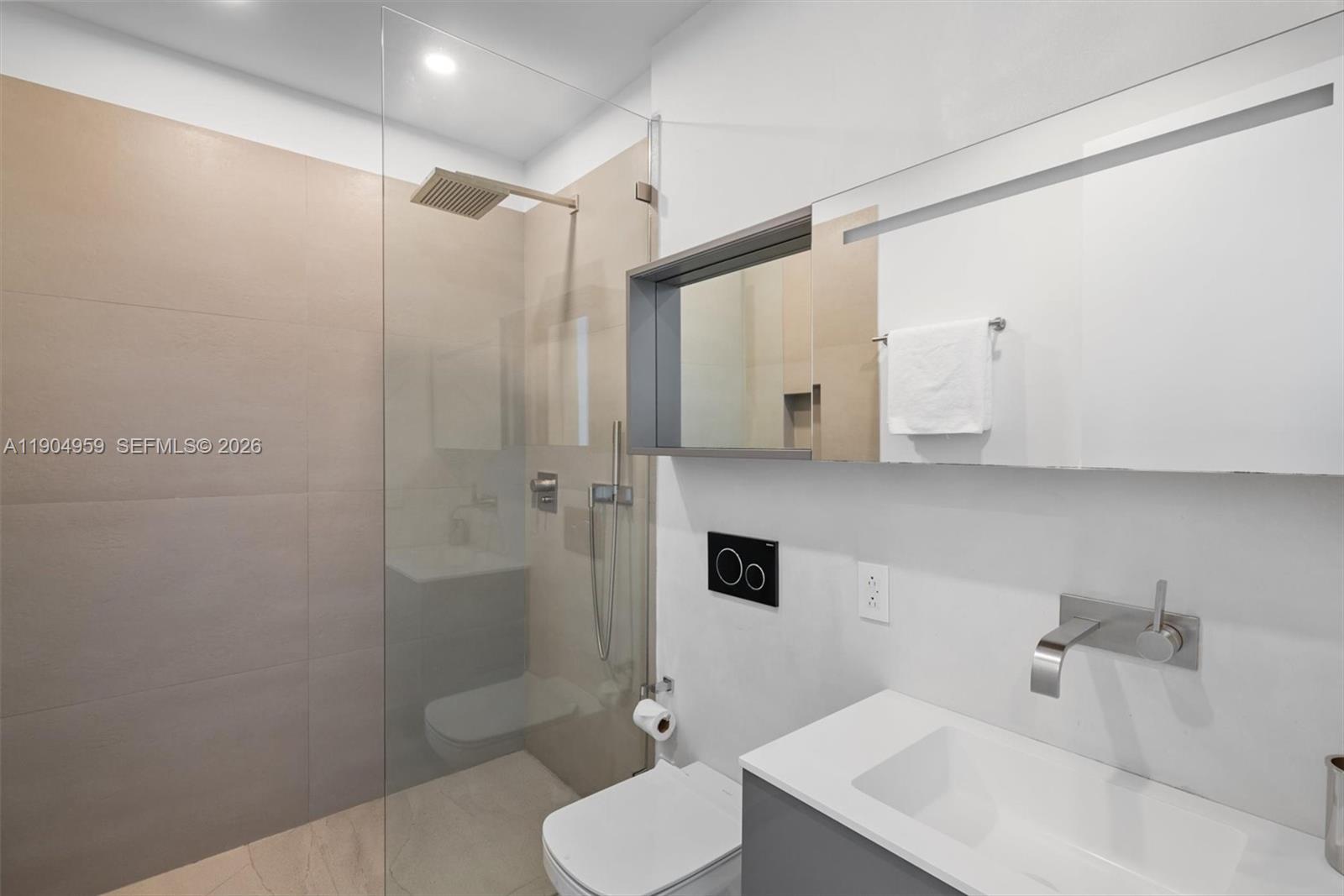 100 S Pointe Dr # 3203