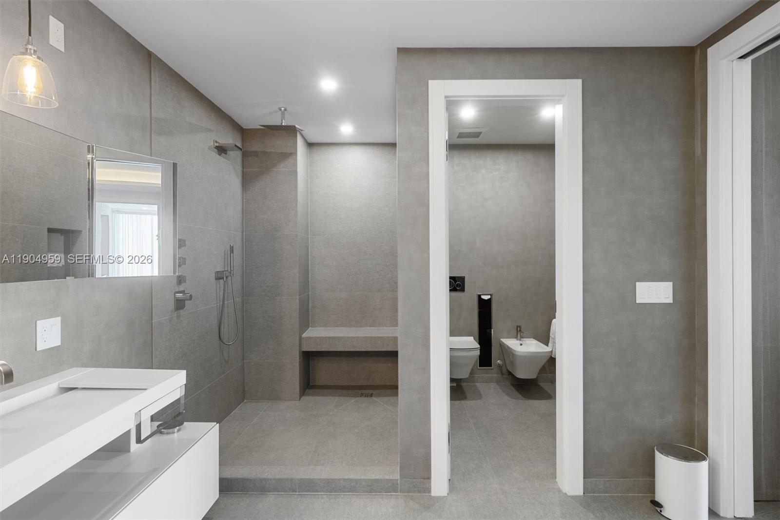 100 S Pointe Dr # 3203