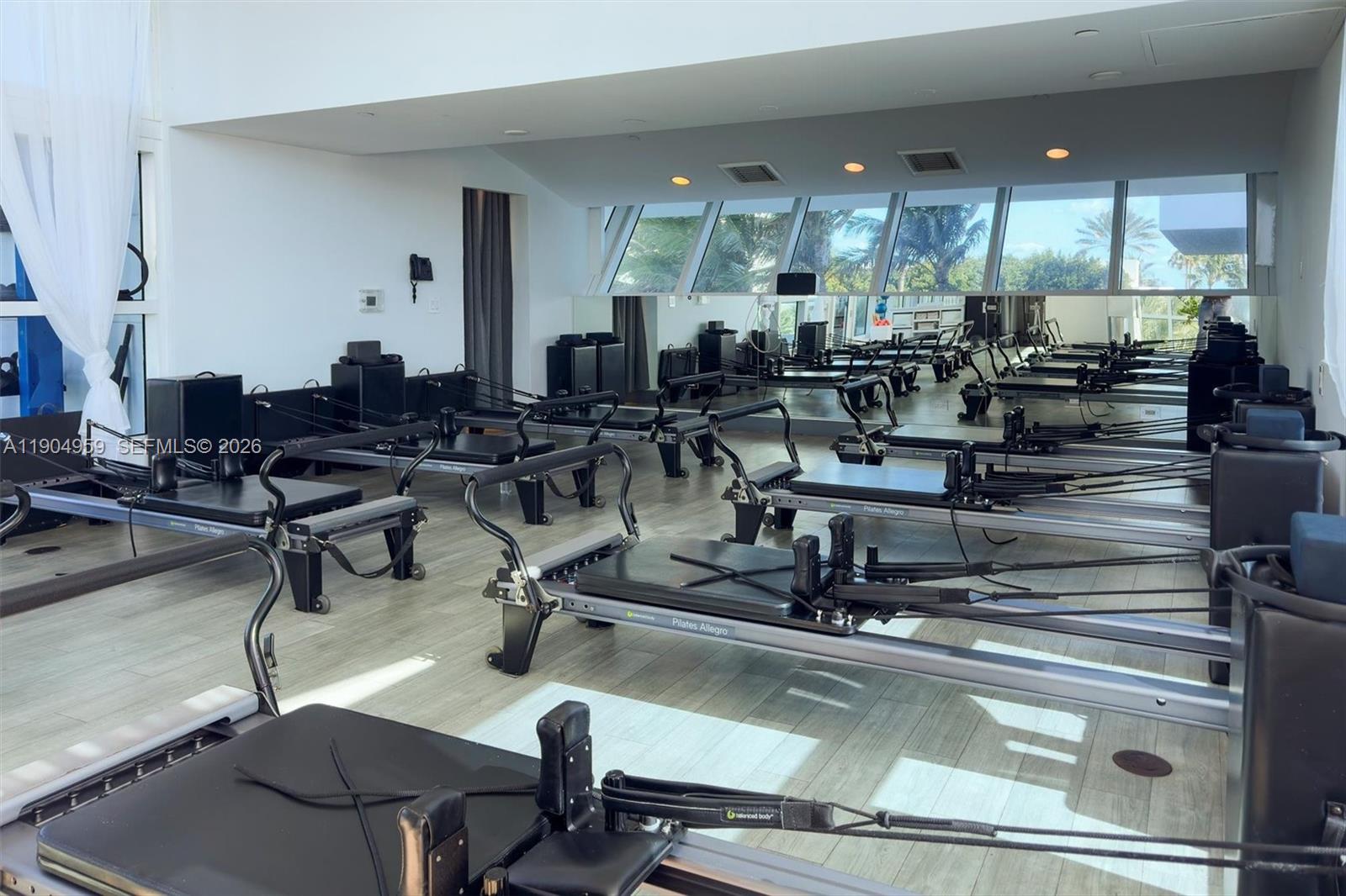 100 S Pointe Dr # 3203