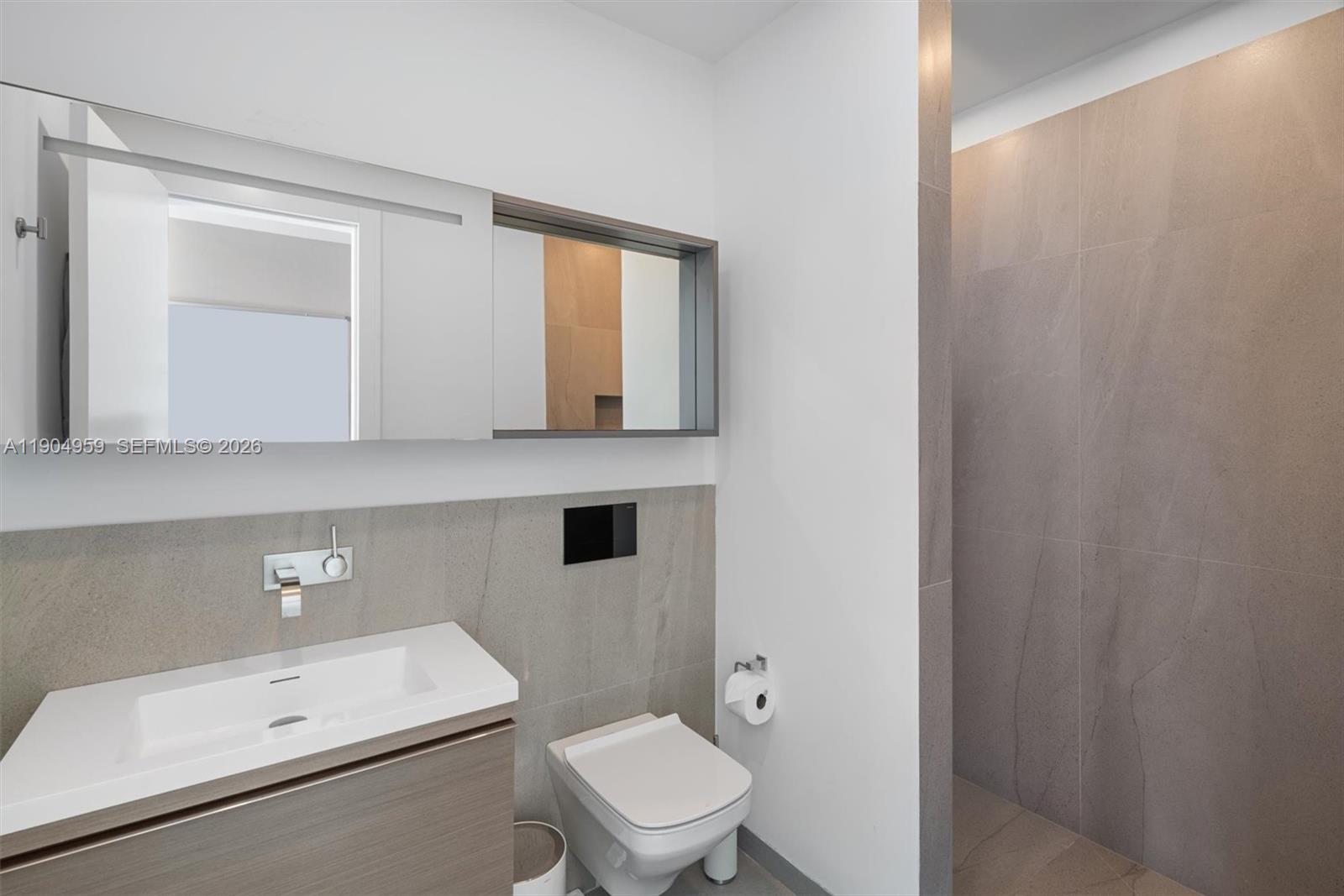 100 S Pointe Dr # 3203