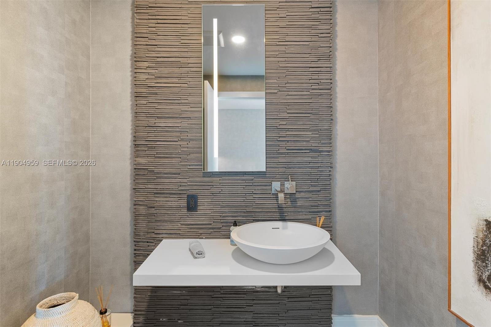 100 S Pointe Dr # 3203