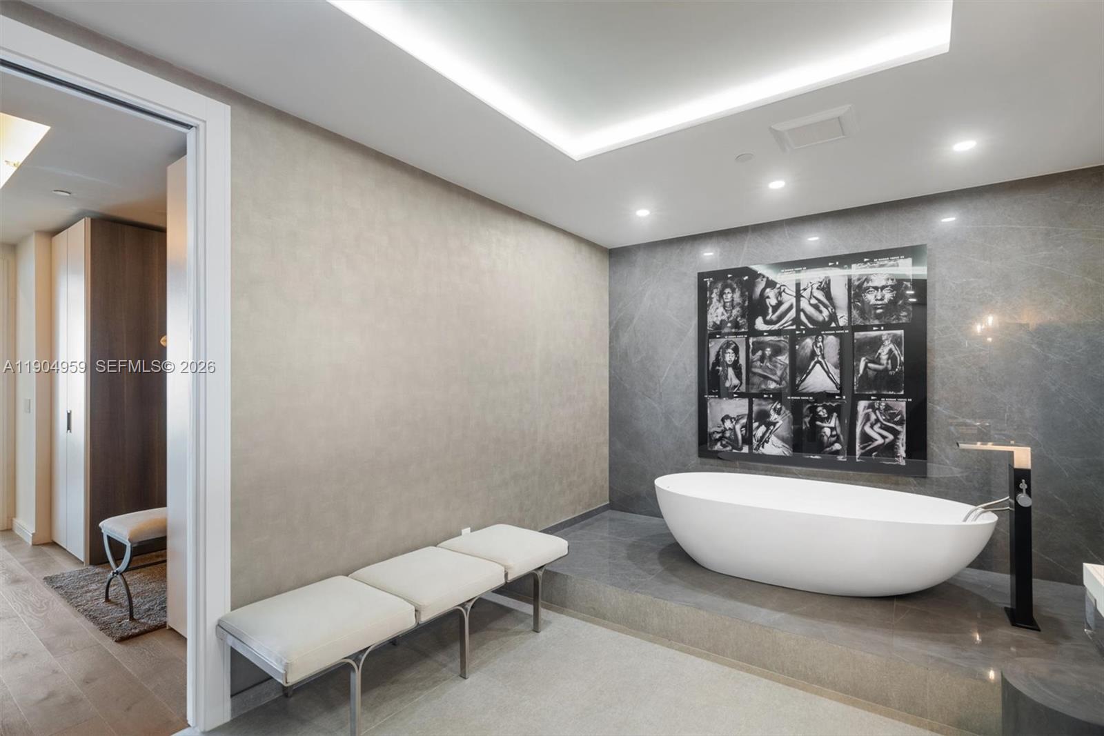 100 S Pointe Dr # 3203