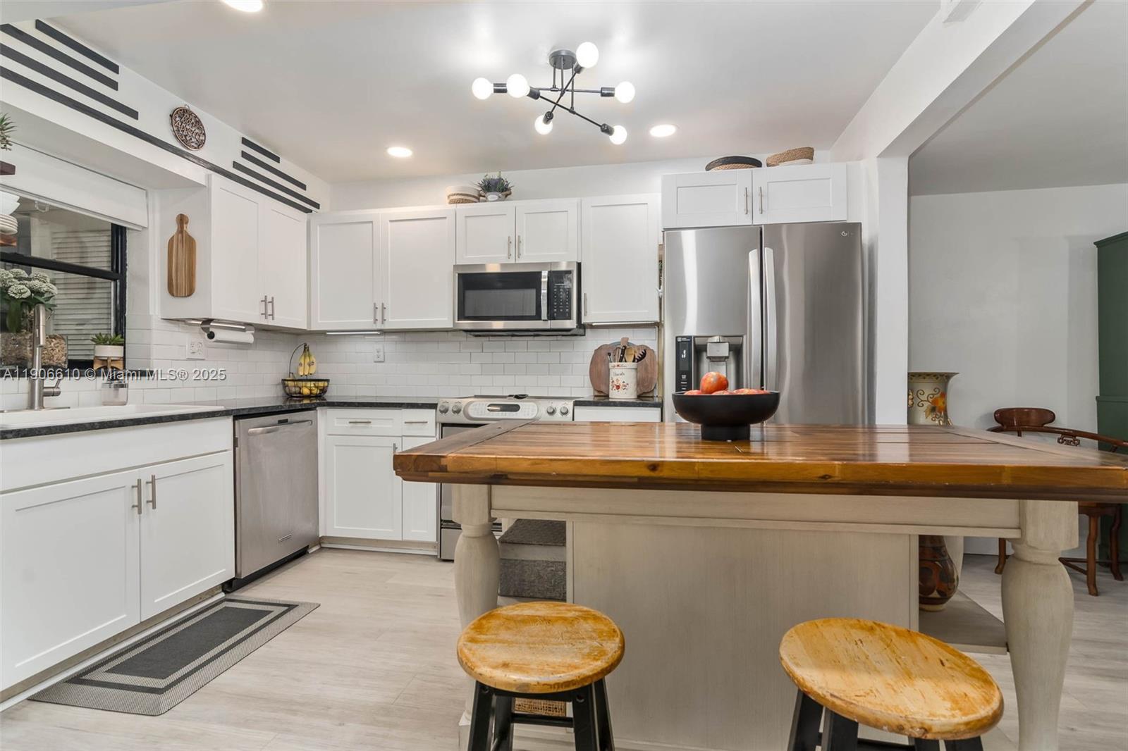 1603 NE 105th St # 9 Unit: 3-9