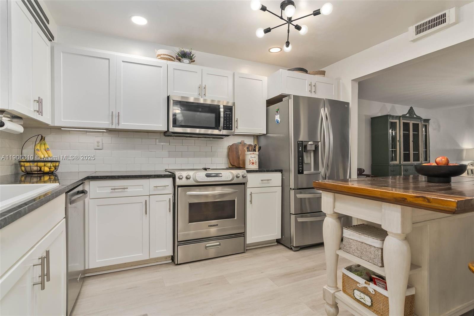1603 NE 105th St # 9 Unit: 3-9