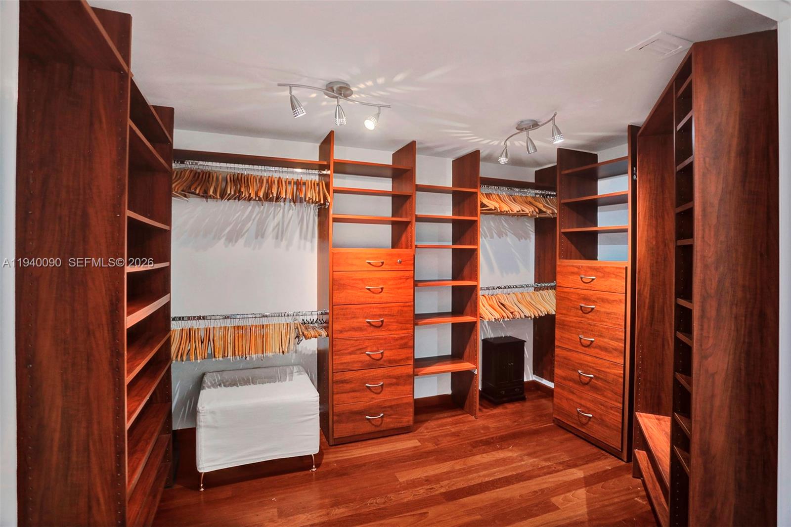 7000 Island Blvd # 808