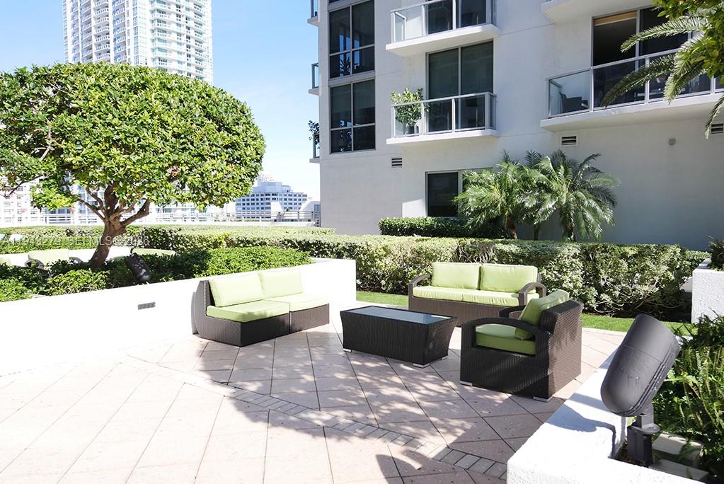 1050 Brickell Ave # 3206
