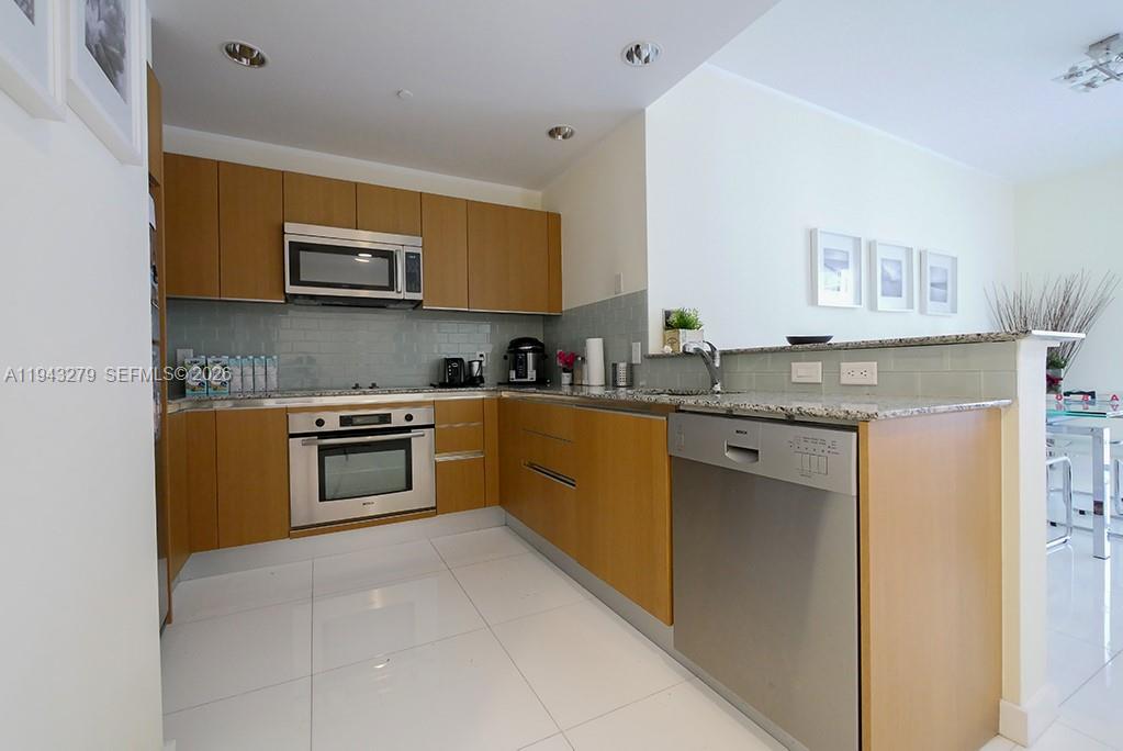 1050 Brickell Ave # 3206