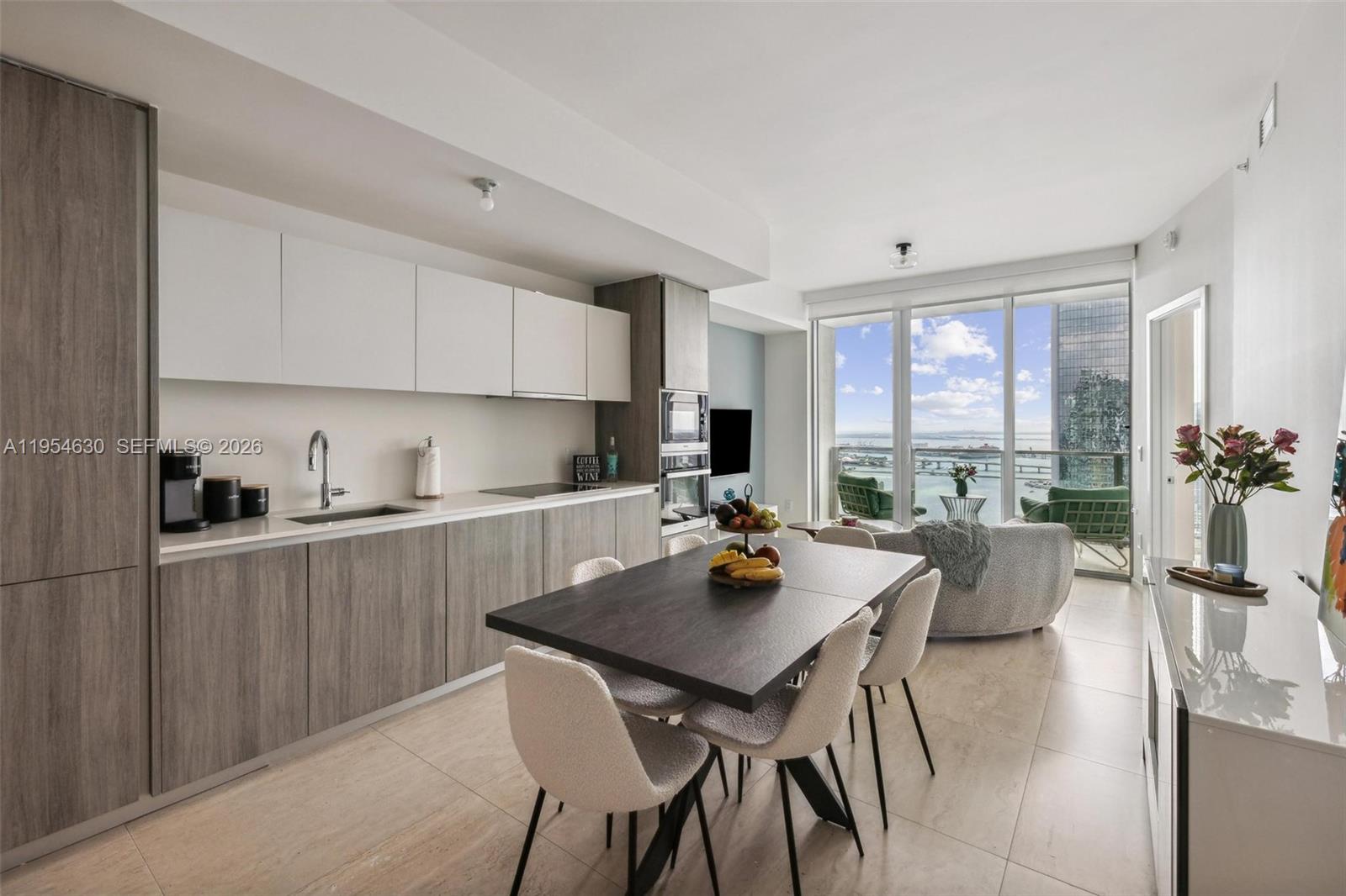 2900 NE 7th Ave # 4208