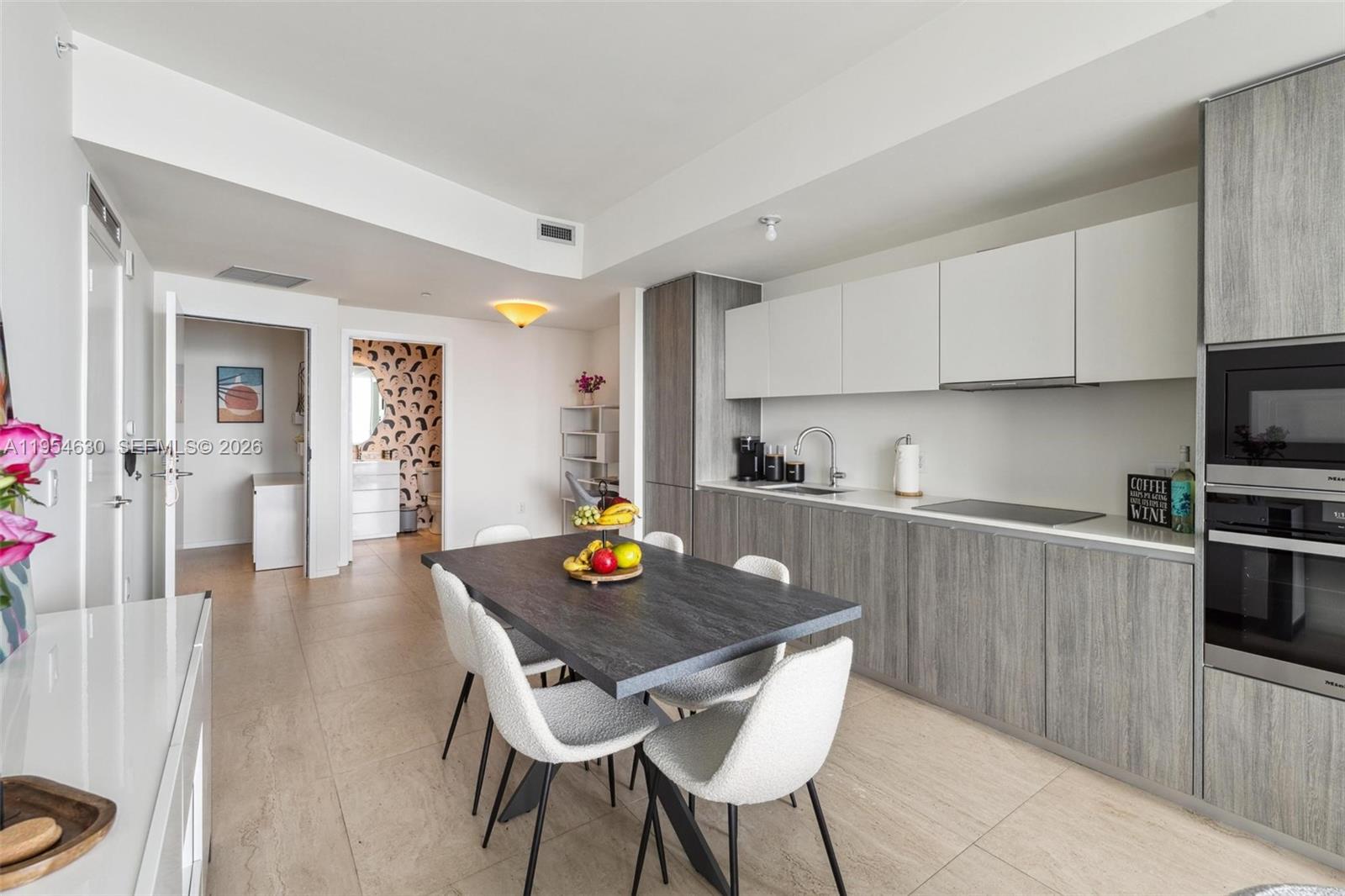 2900 NE 7th Ave # 4208