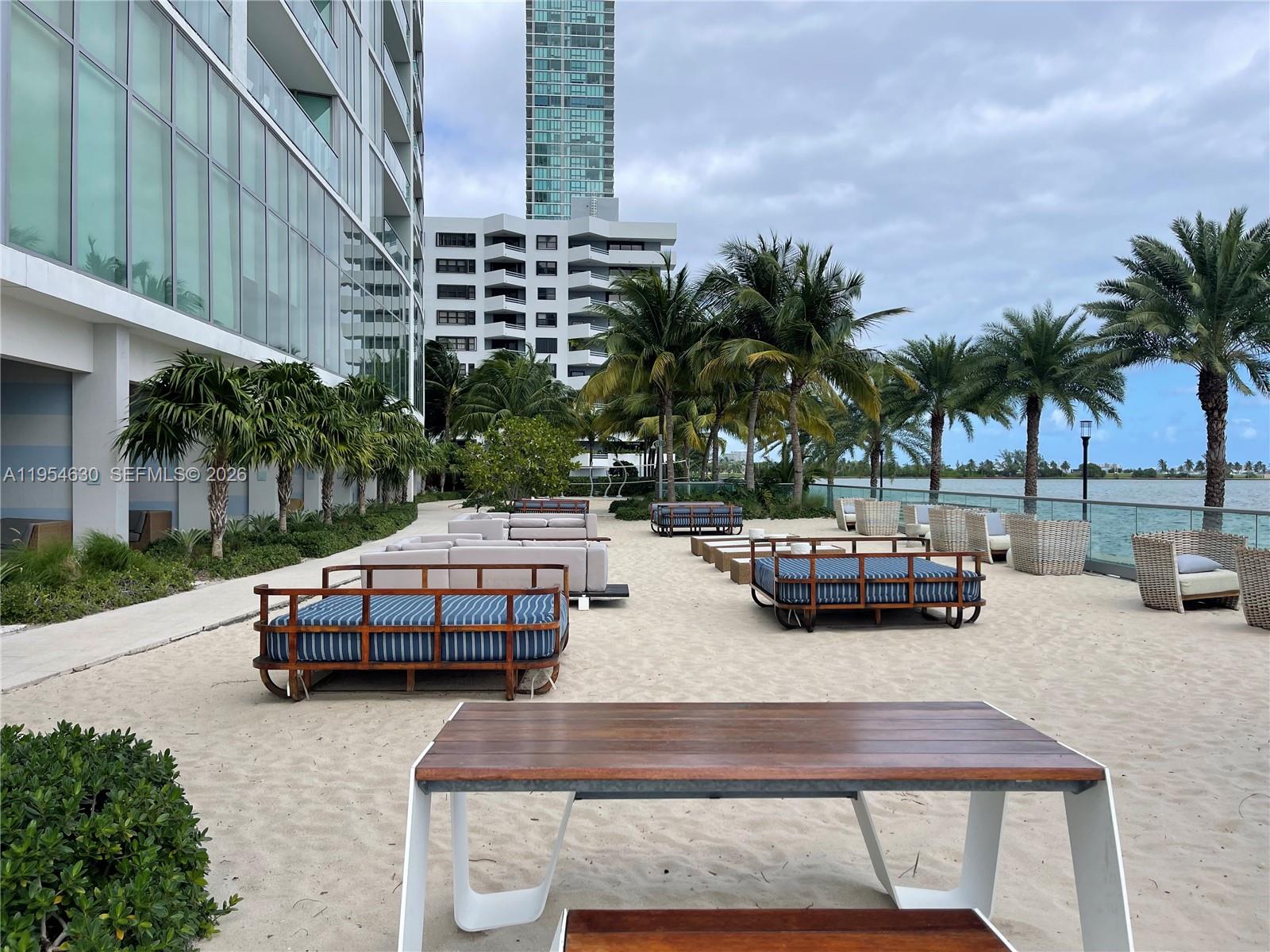 2900 NE 7th Ave # 4208