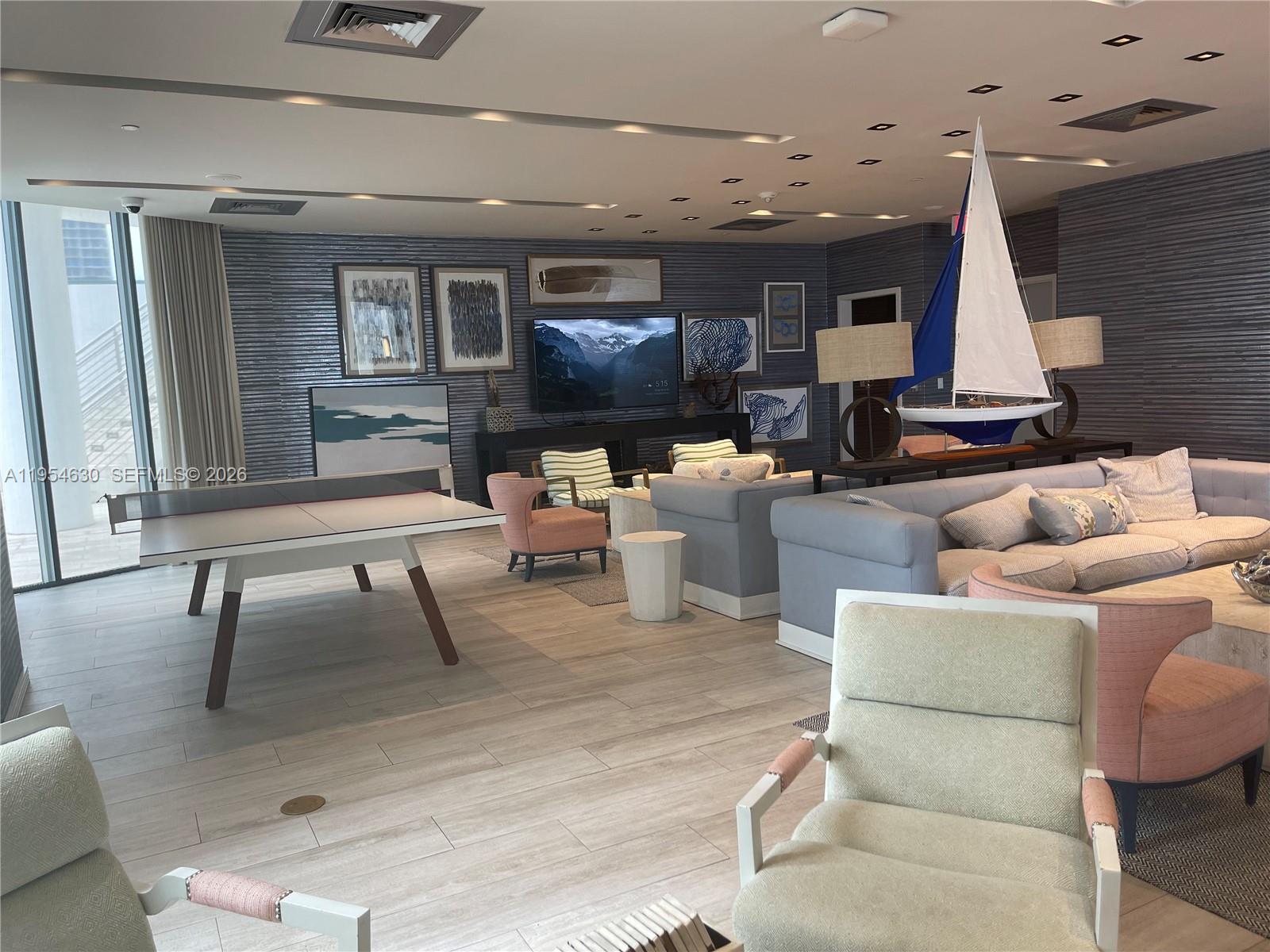 2900 NE 7th Ave # 4208