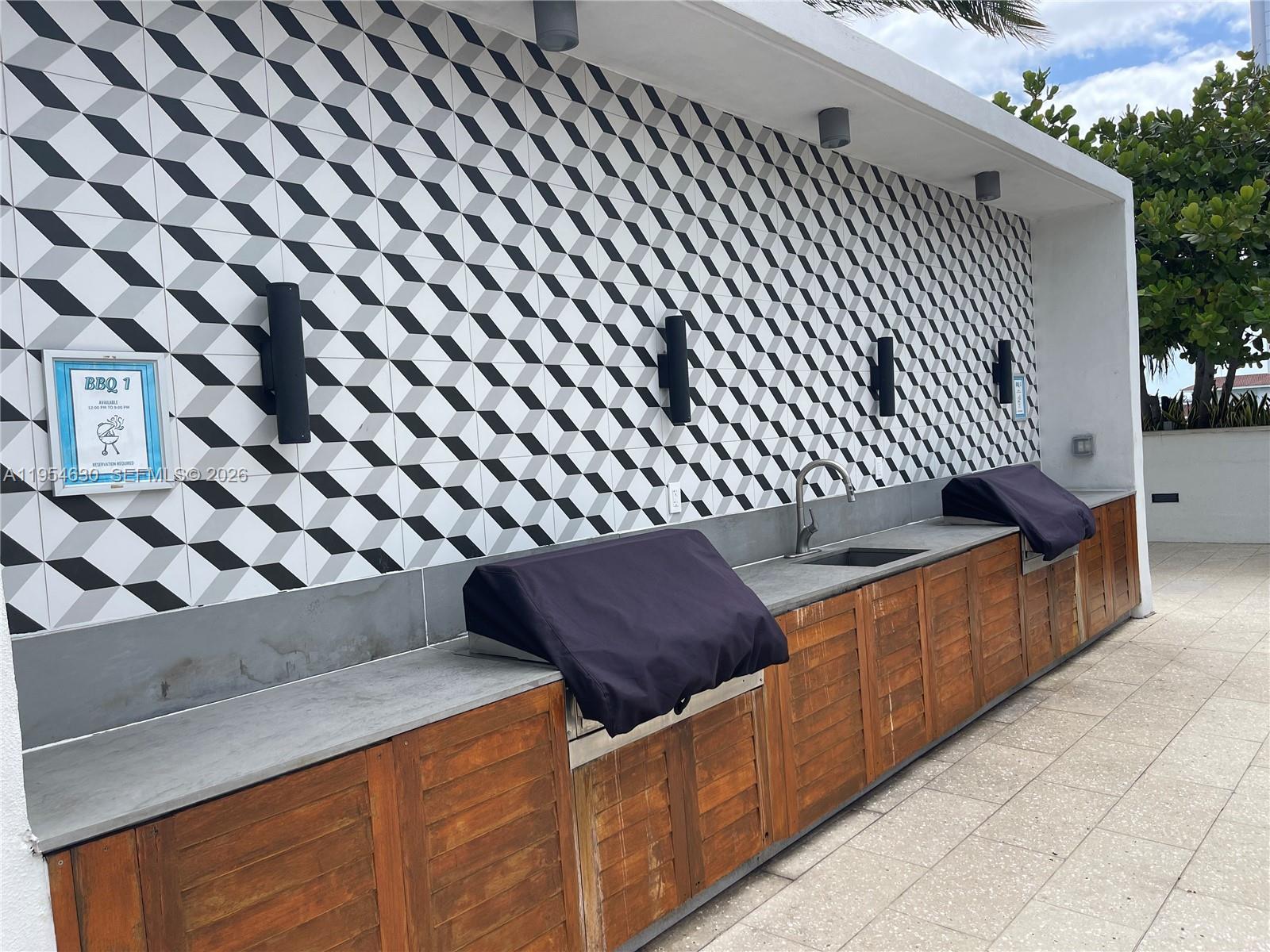 2900 NE 7th Ave # 4208