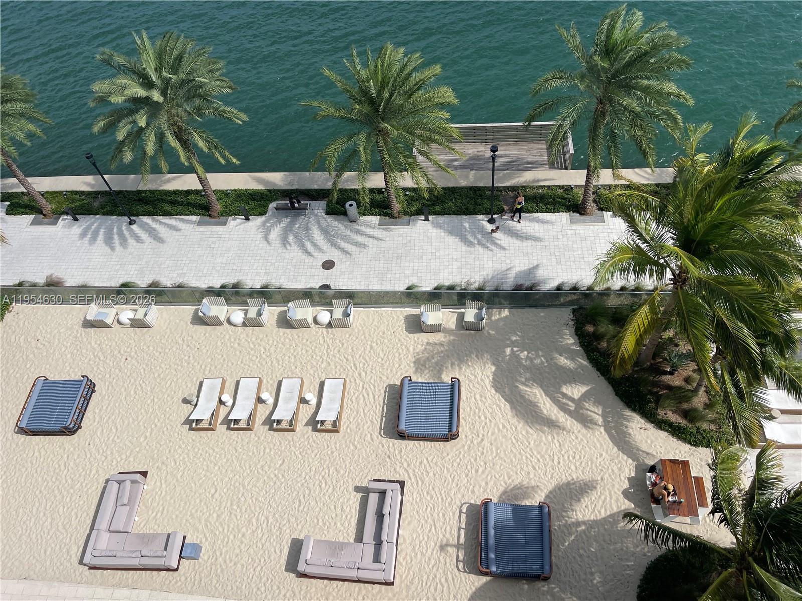 2900 NE 7th Ave # 4208