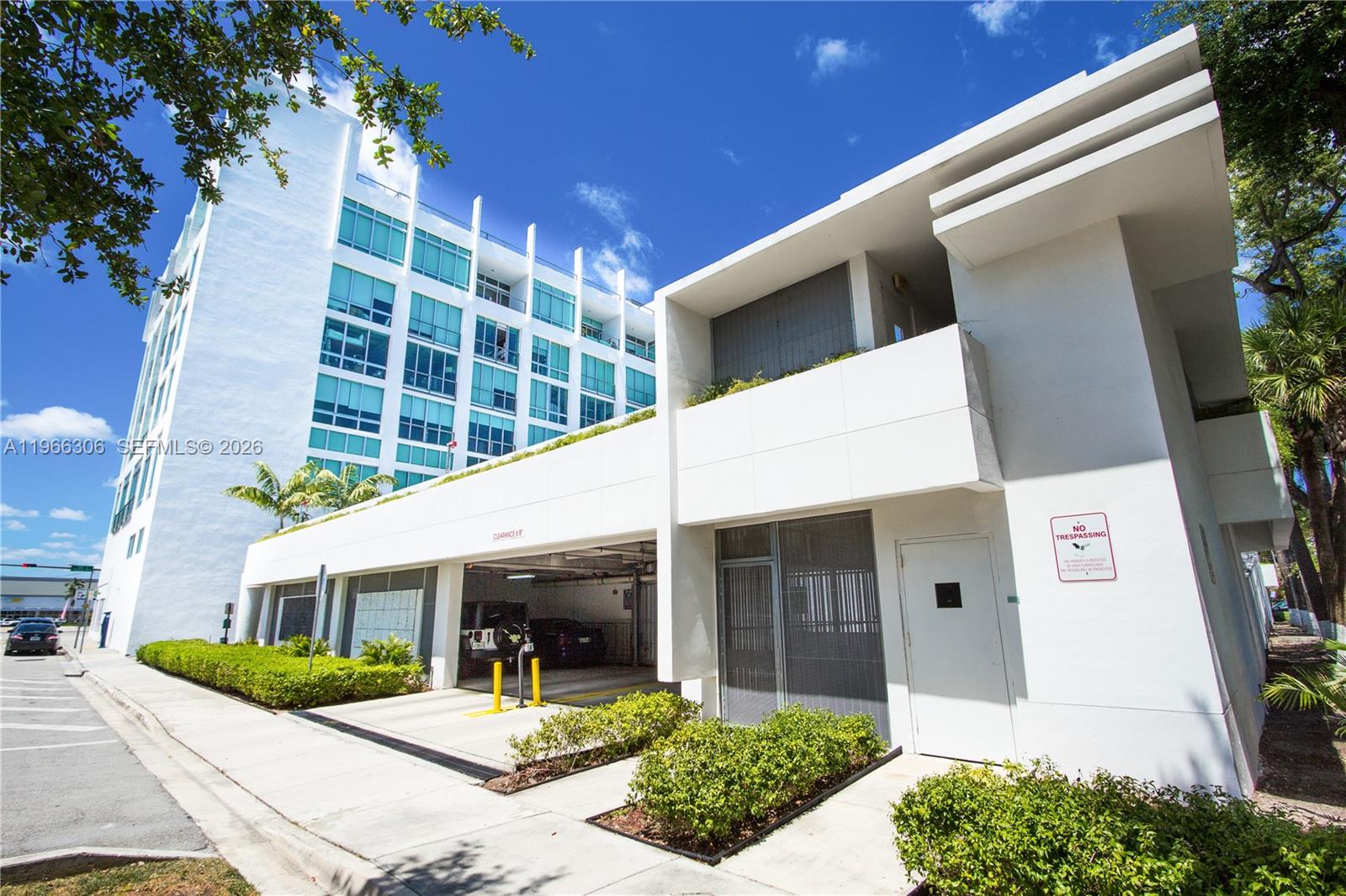 8101 Biscayne Blvd # 613 Unit: R-613