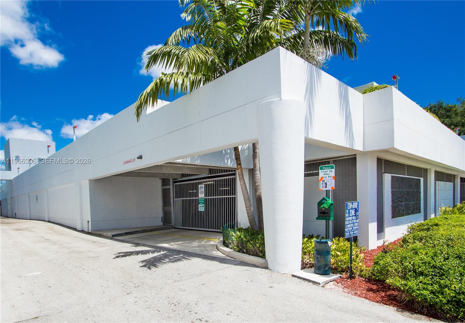 8101 Biscayne Blvd # 613 Unit: R-613