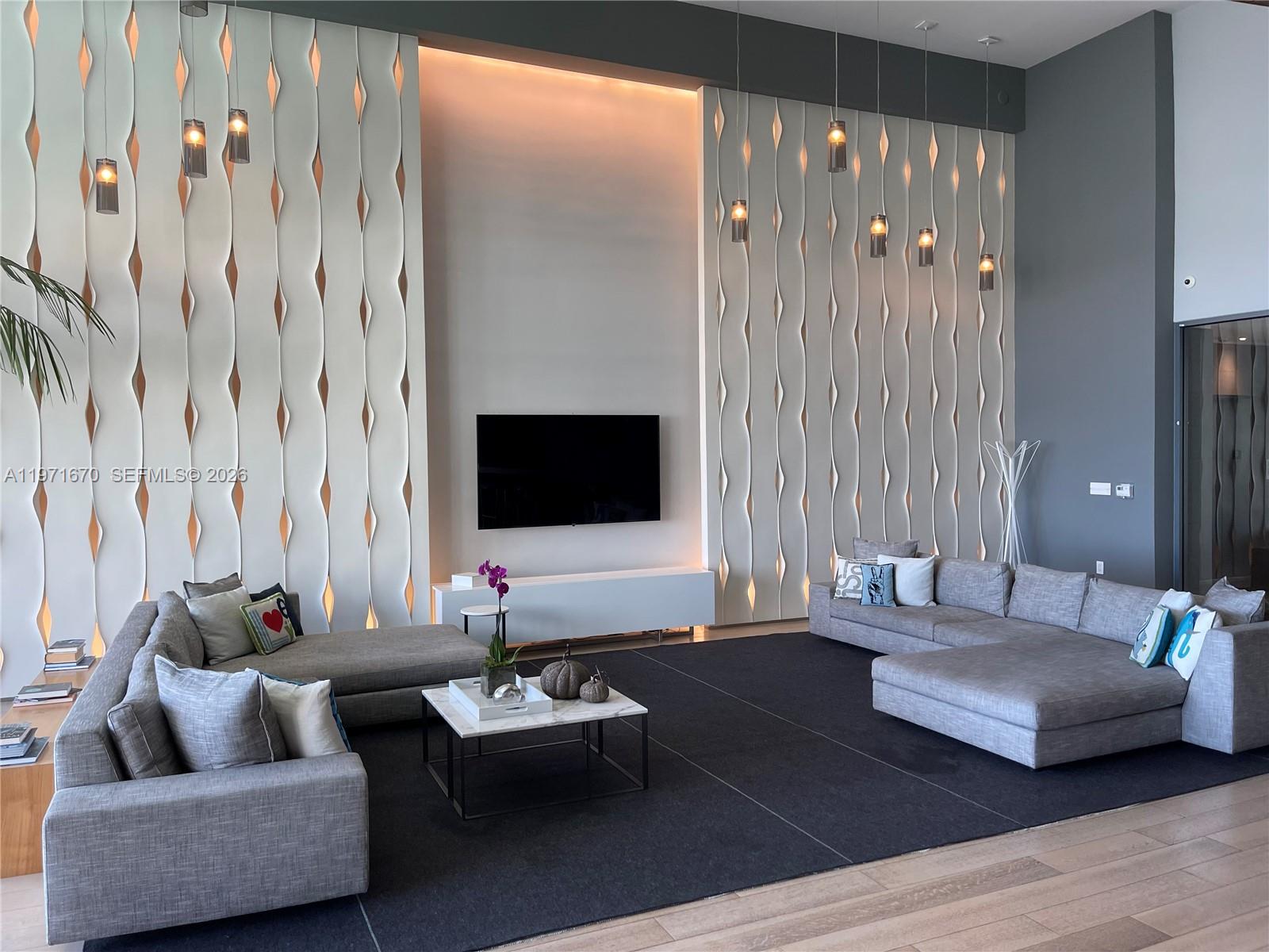 460 NE 28th St # 3906