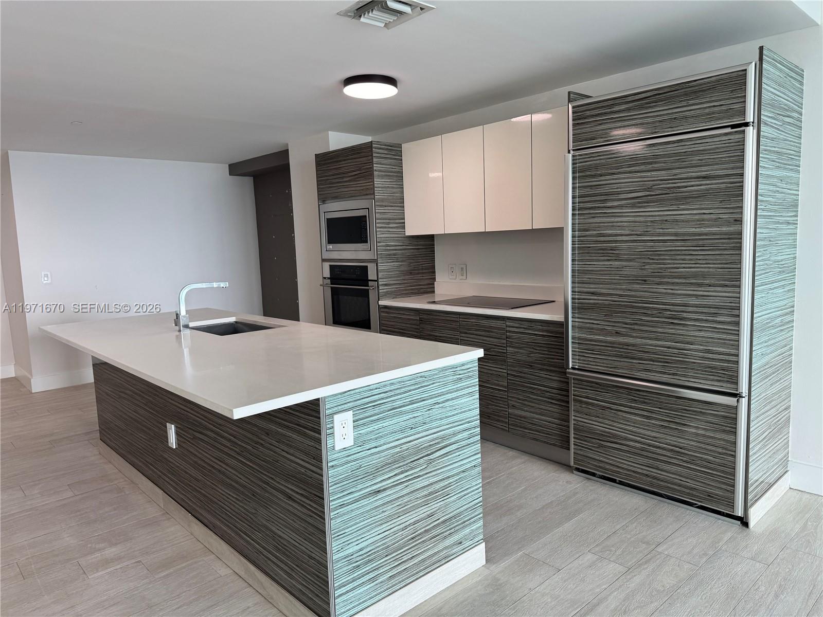 460 NE 28th St # 3906