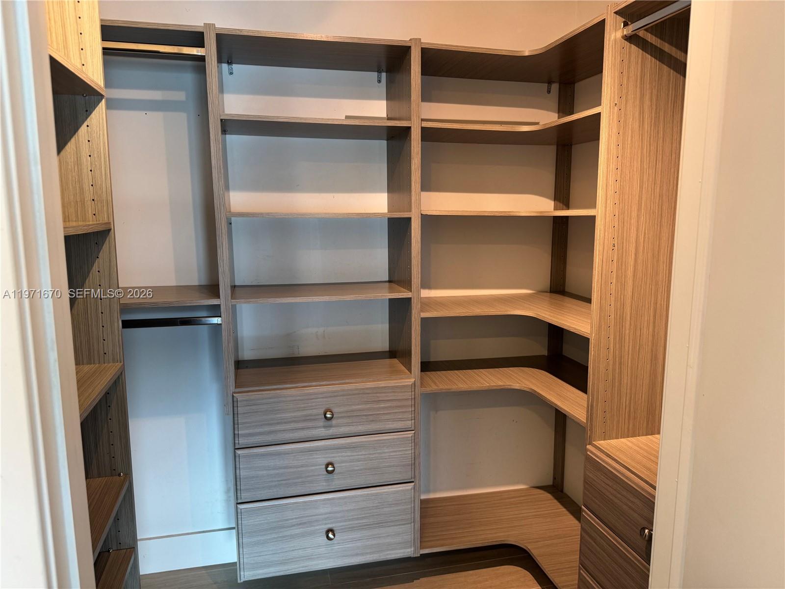 460 NE 28th St # 3906