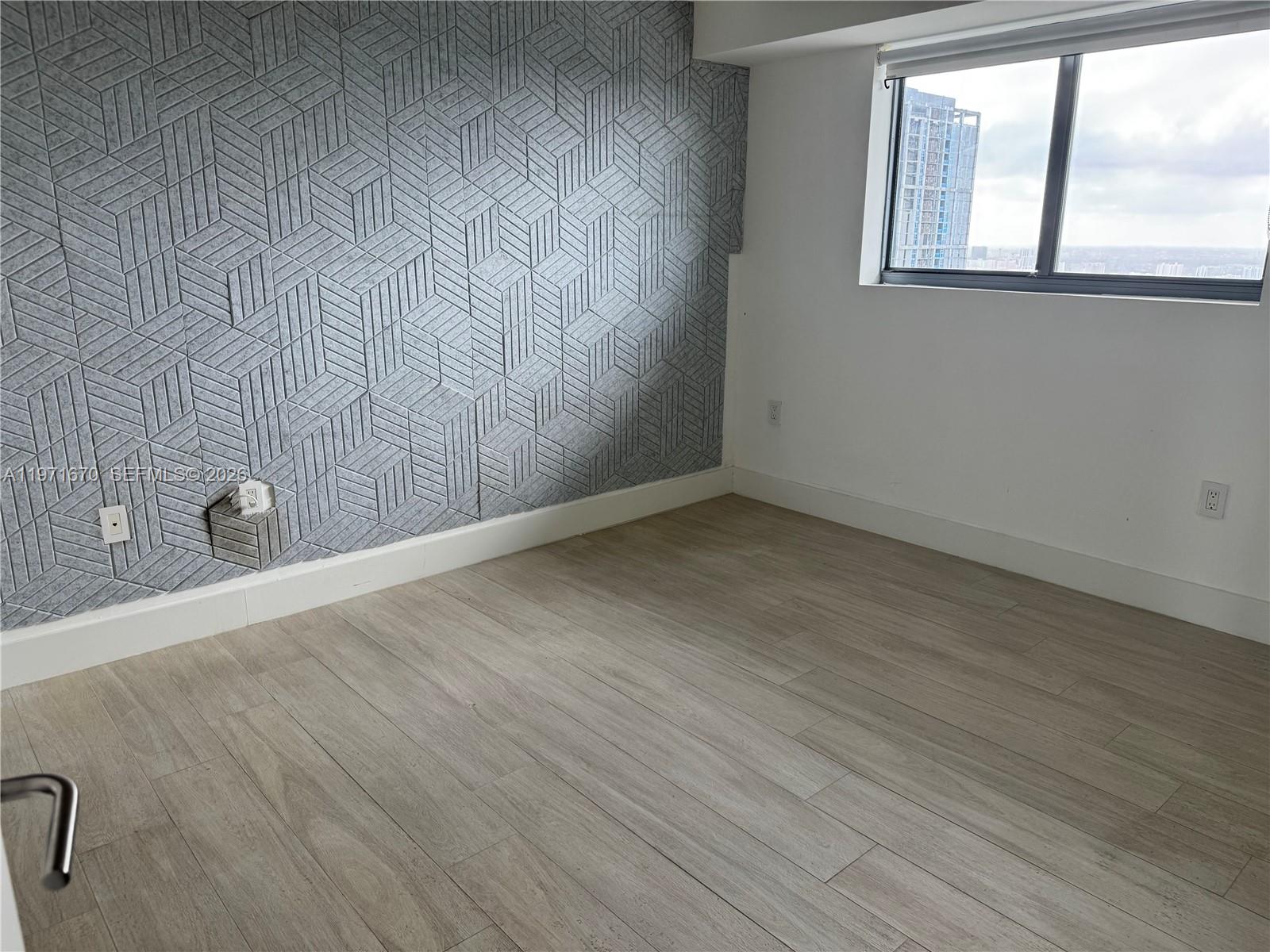 460 NE 28th St # 3906