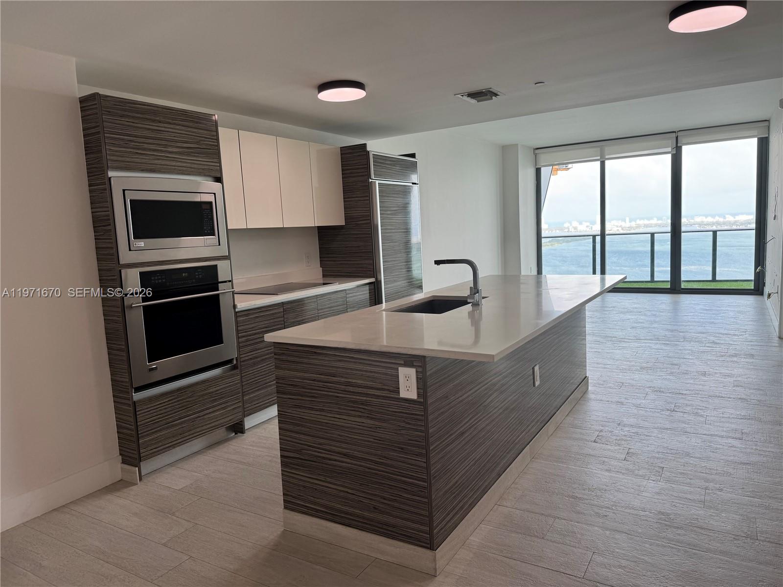 460 NE 28th St # 3906