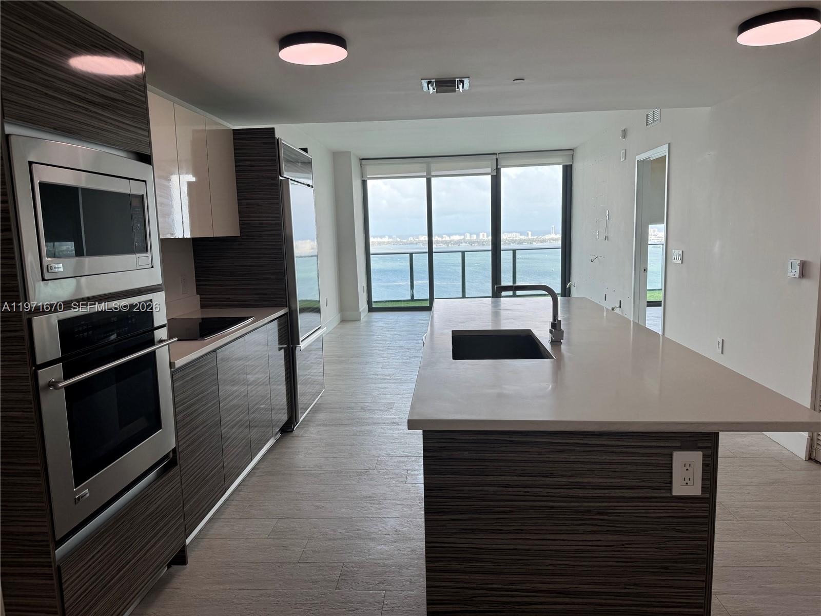 460 NE 28th St # 3906