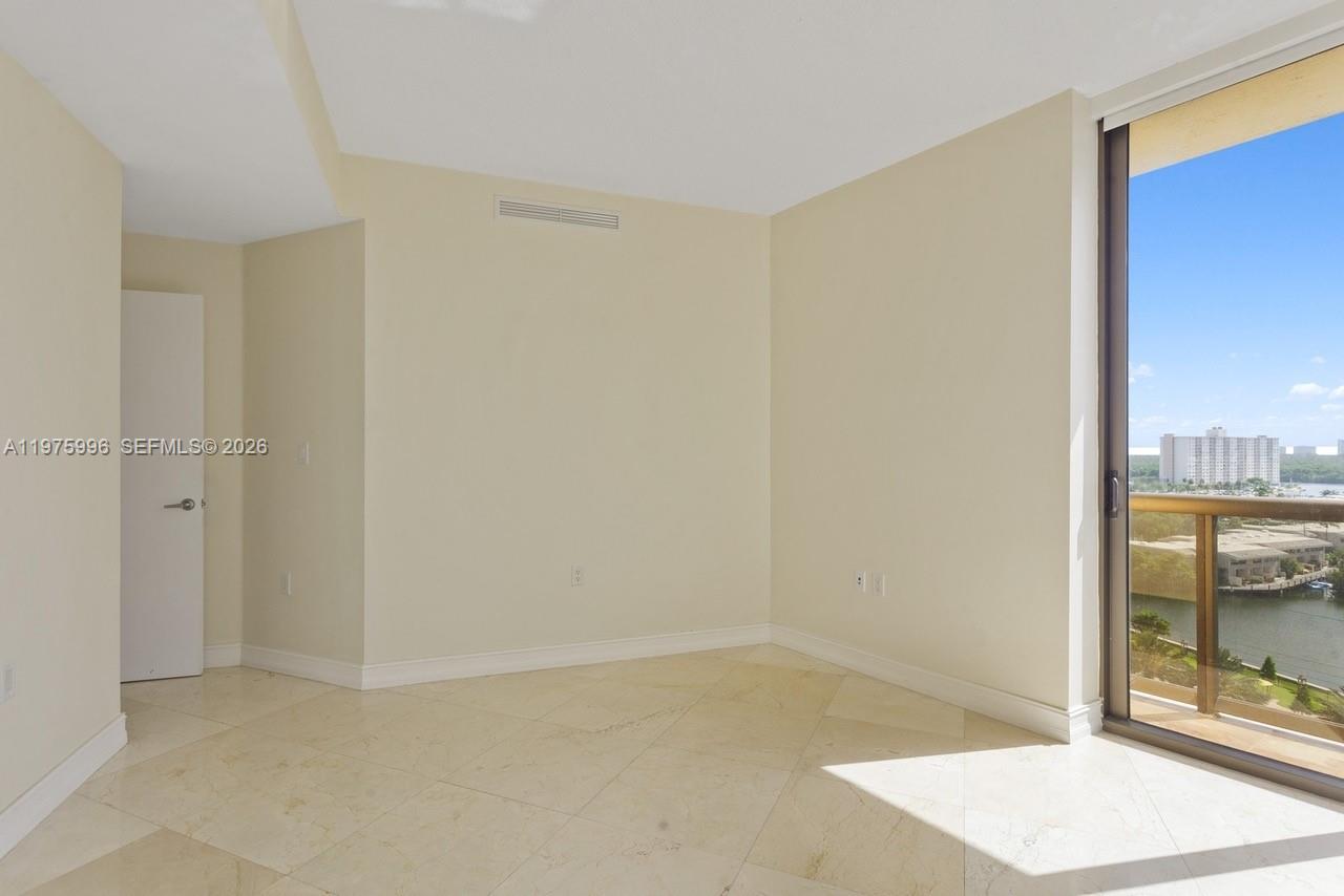 16275 Collins Ave # 904