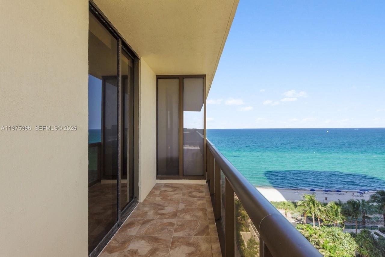 16275 Collins Ave # 904