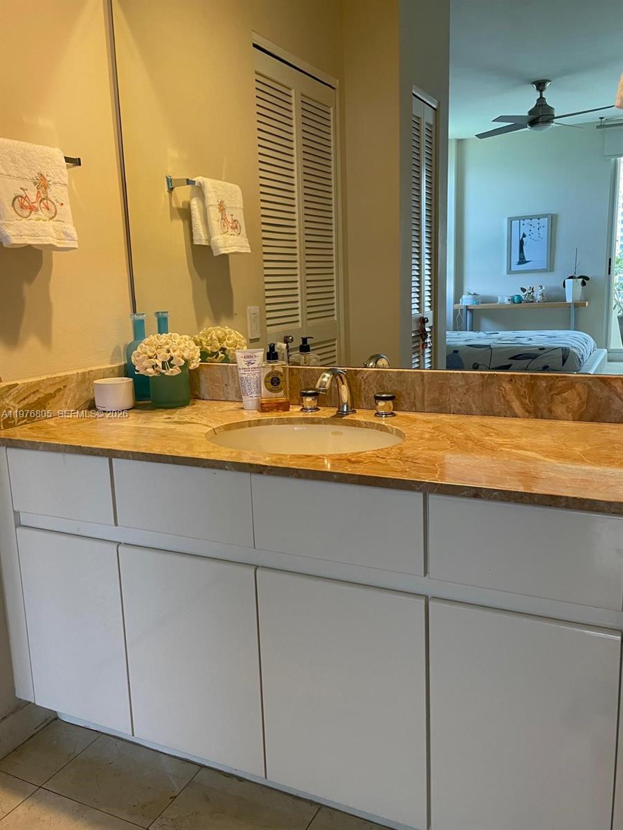 888 Brickell Key Dr # 804