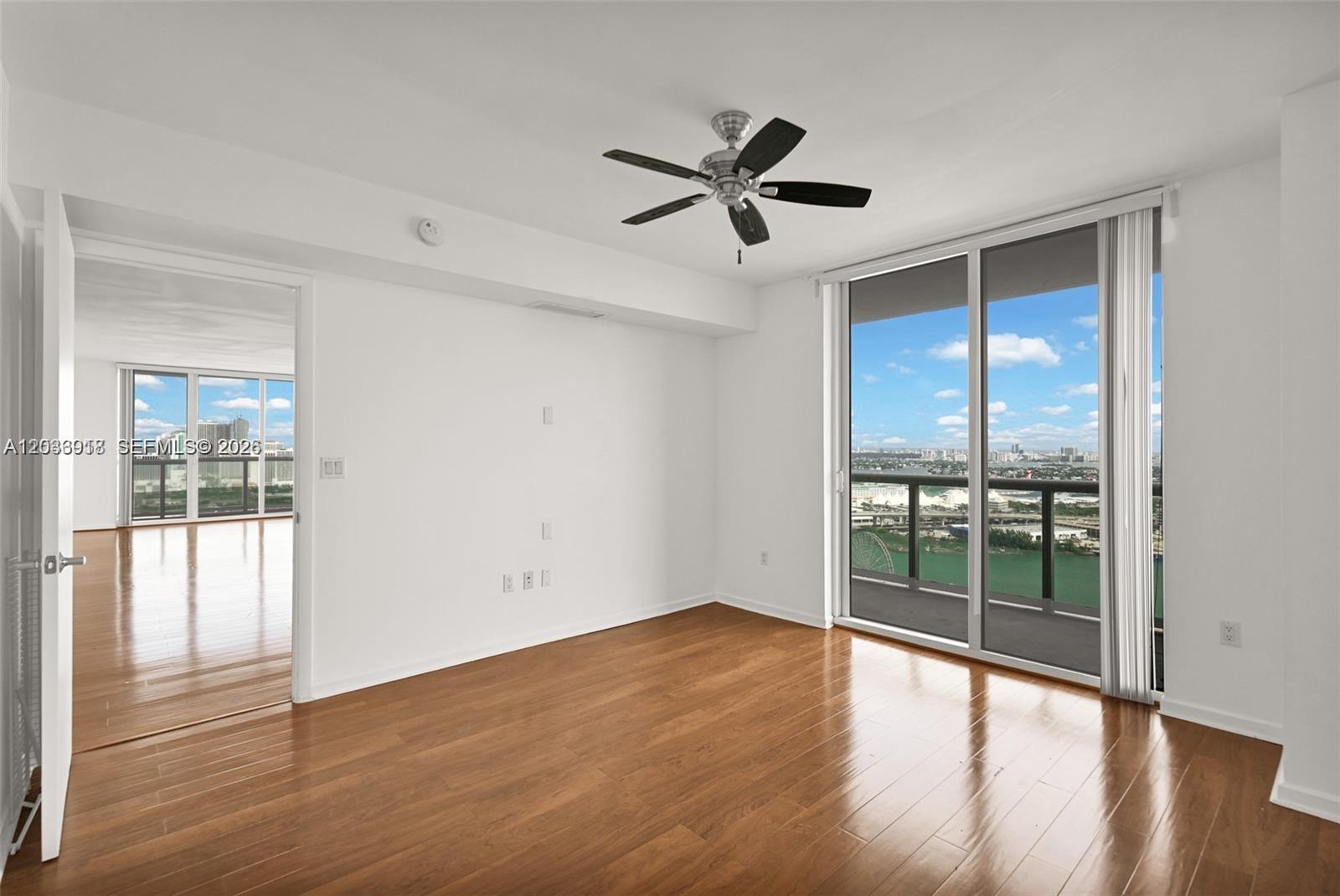 50 Biscayne Blvd # 3802
